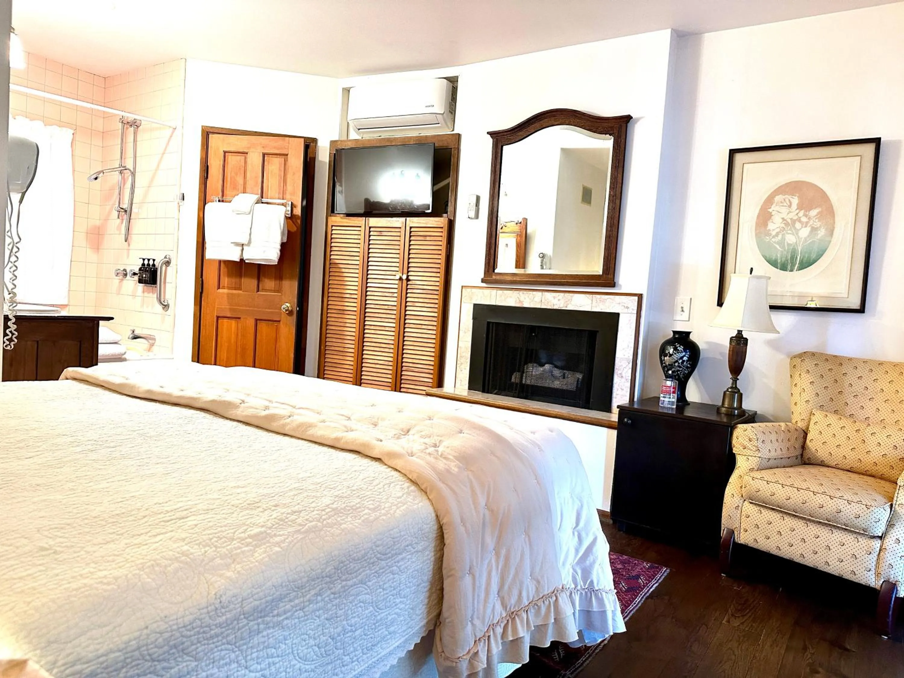 Bedroom, Bed in Bath Street Inn