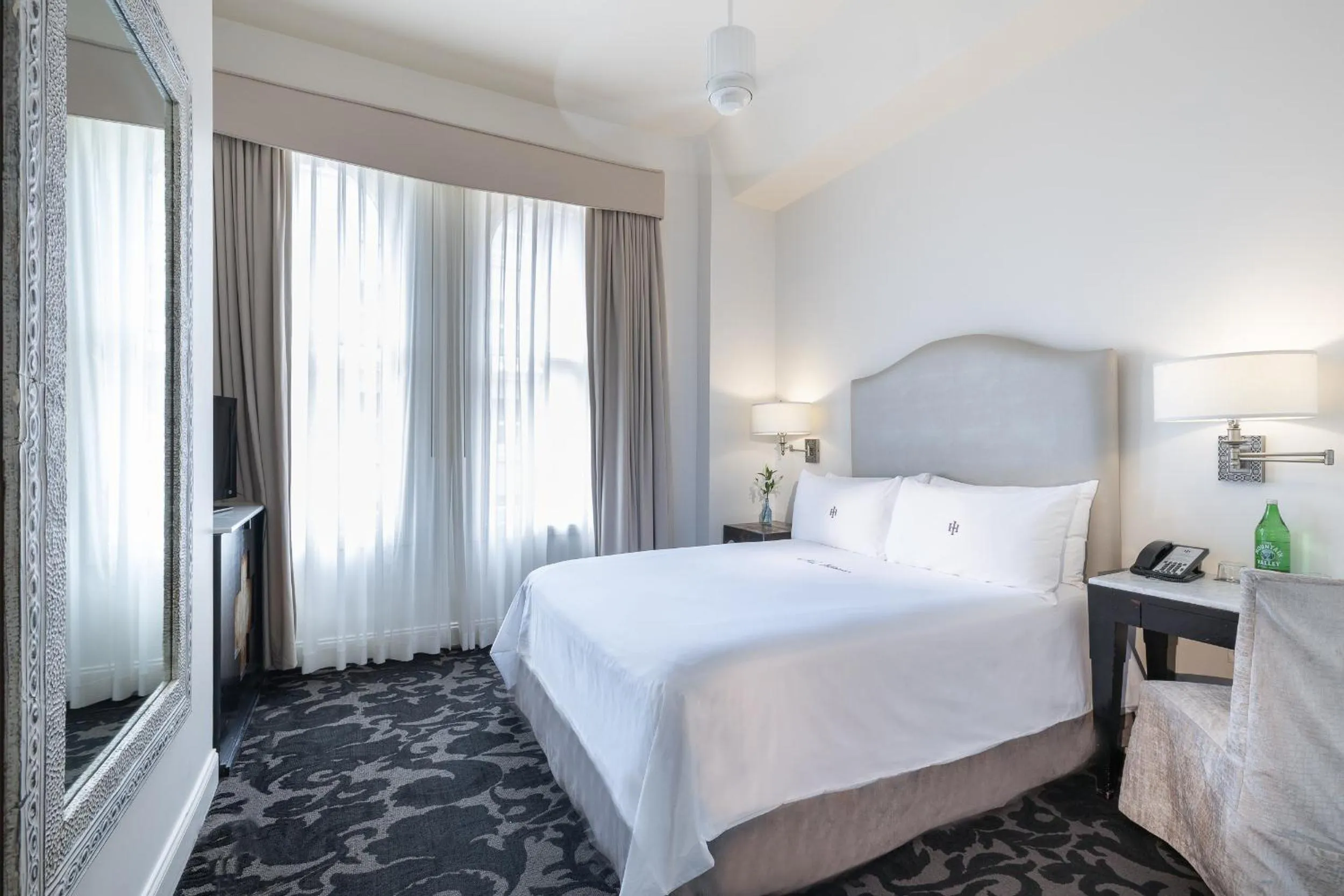 Bedroom, Bed in International House Hotel