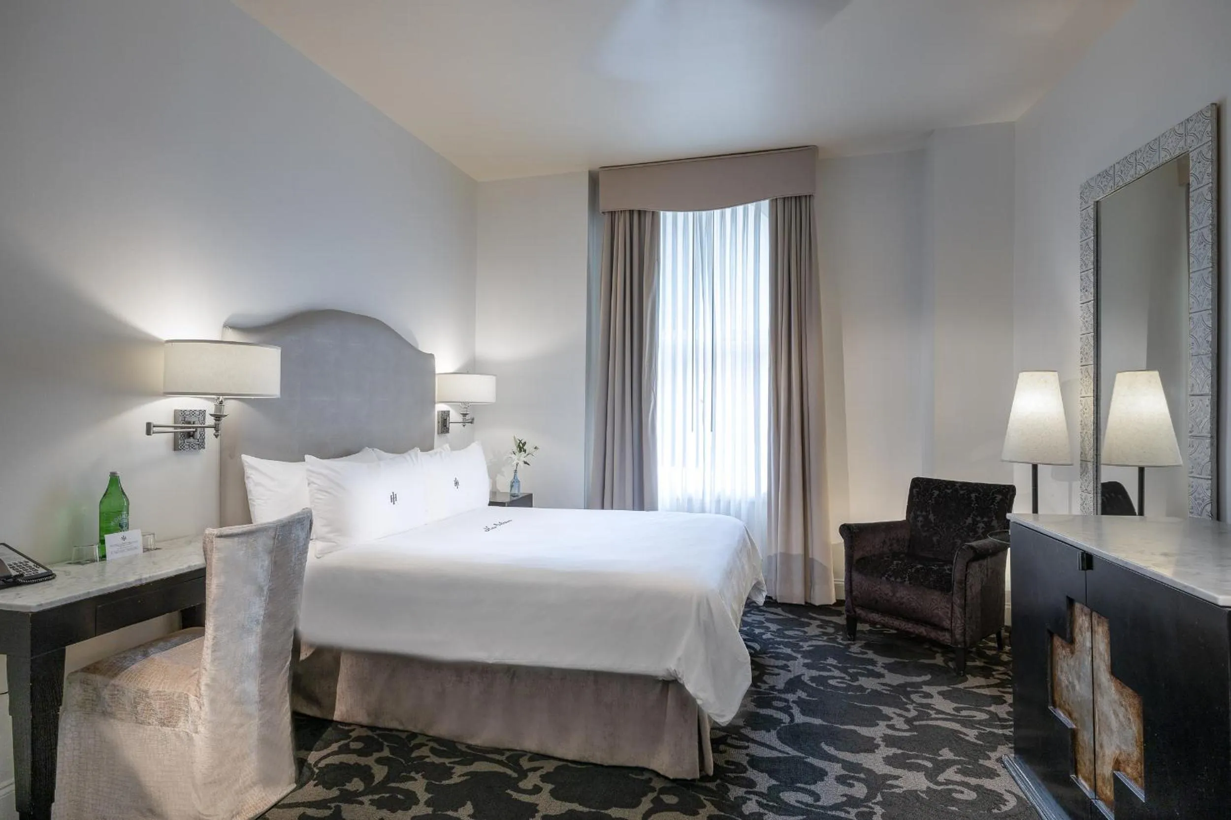 Bedroom, Bed in International House Hotel