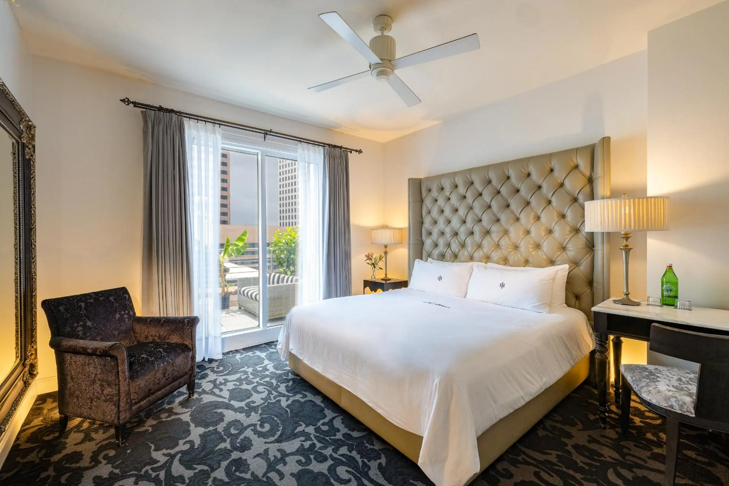 Bedroom, Bed in International House Hotel