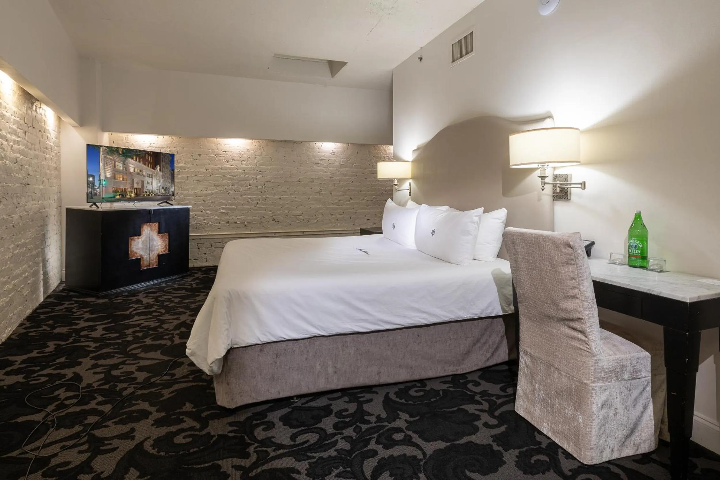 Bedroom, Bed in International House Hotel