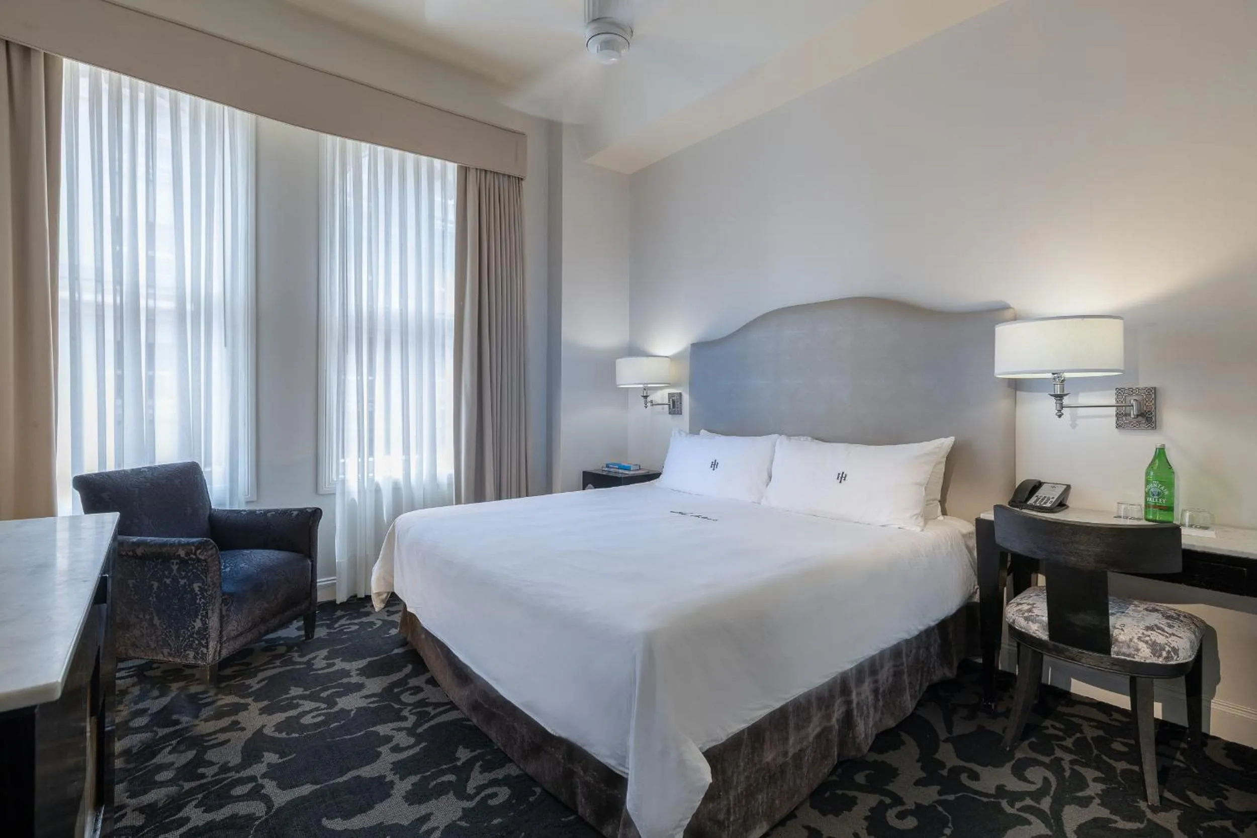 Bedroom, Bed in International House Hotel