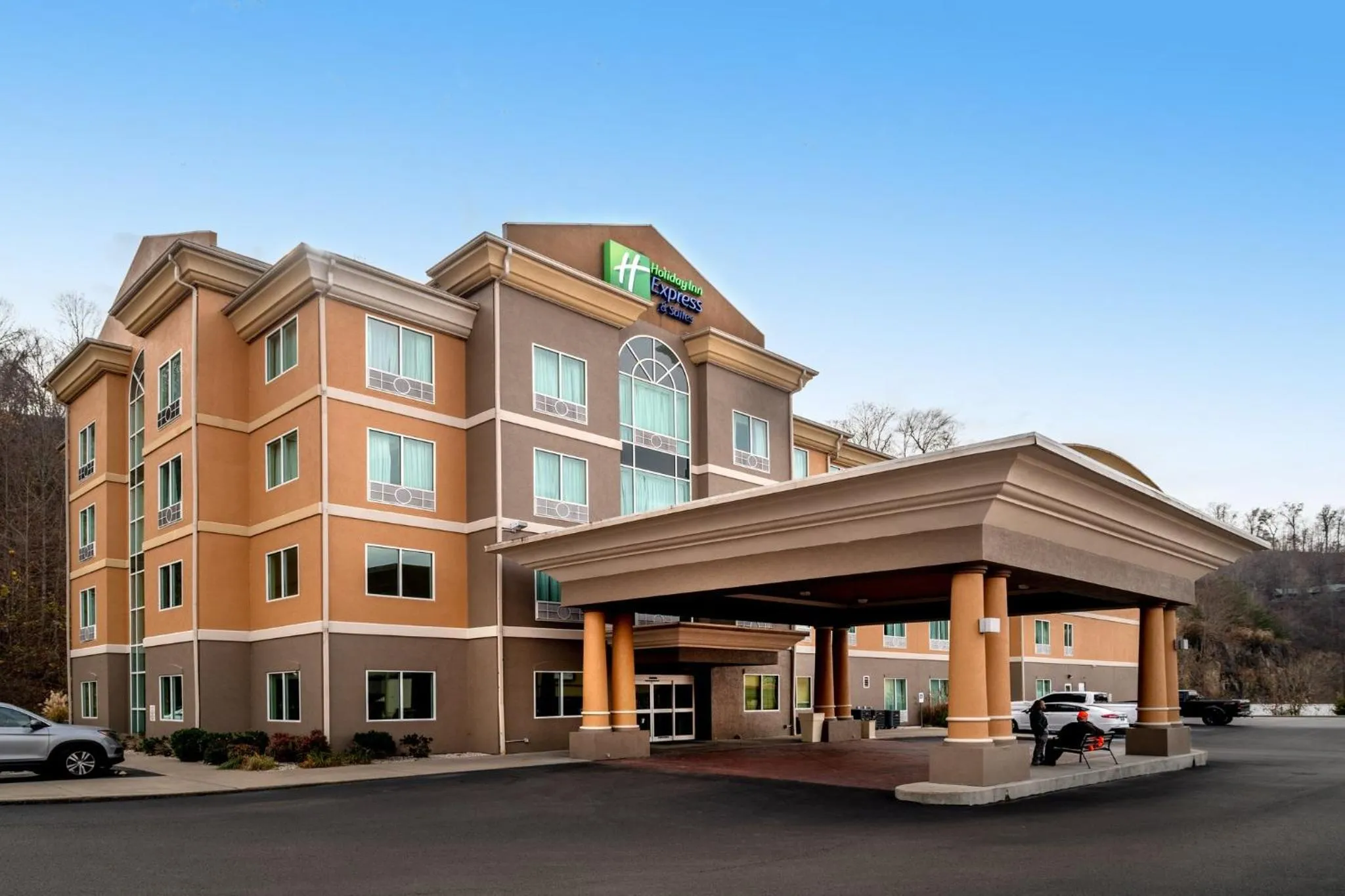 Property building in Holiday Inn Express and Suites Hazard by IHG