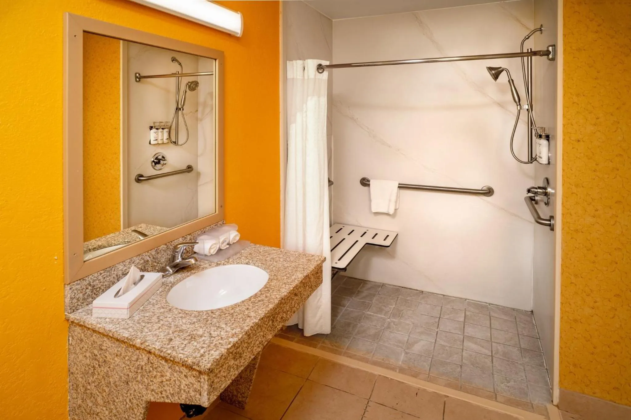 Photo of the whole room in Holiday Inn Express and Suites Hazard by IHG