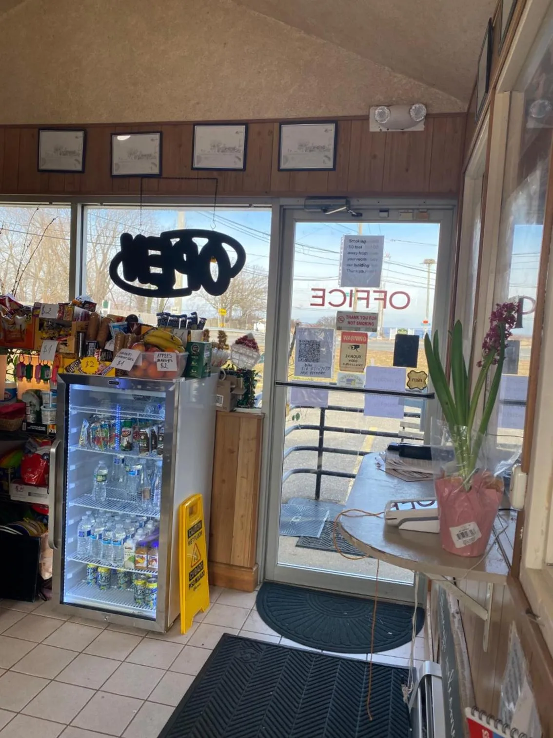 Coffee/tea facilities in The Tides Motor Inn