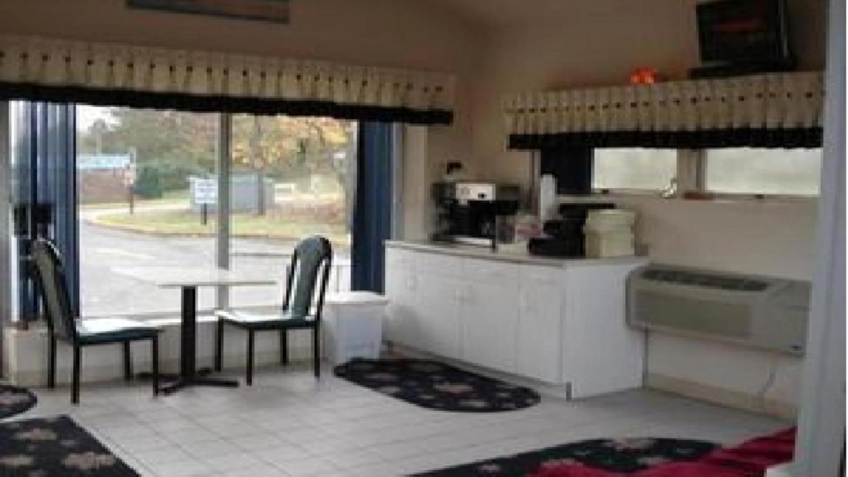 Lobby or reception in The Tides Motor Inn