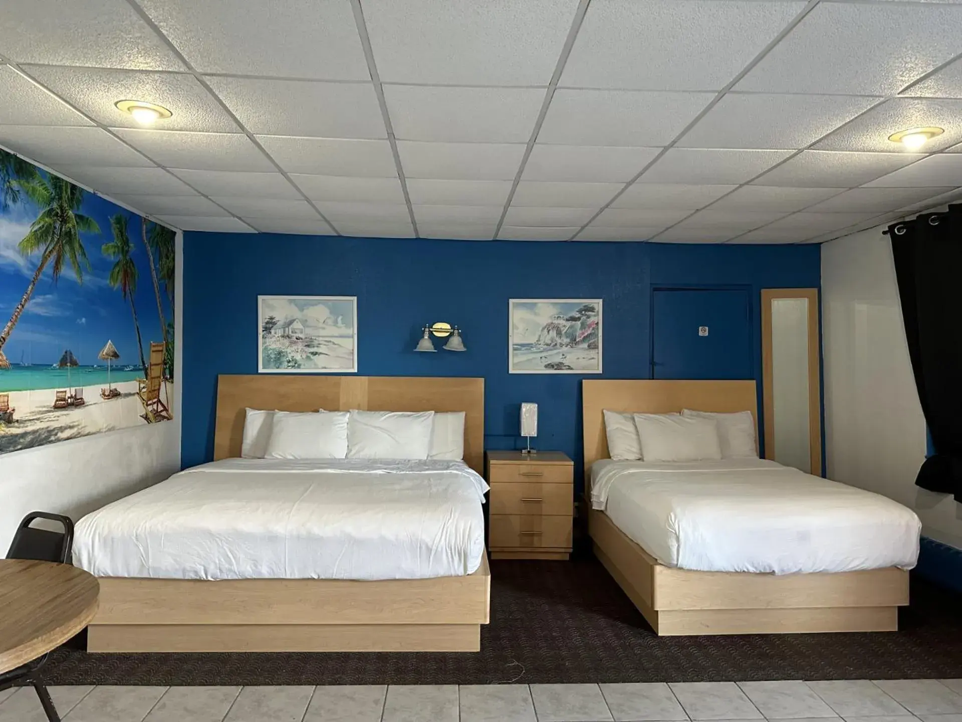 Double Room with Two Double Beds and Kitchenette in The Tides Motor Inn Double Room with Two Double Beds and Kitchenette in The Tides Motor Inn