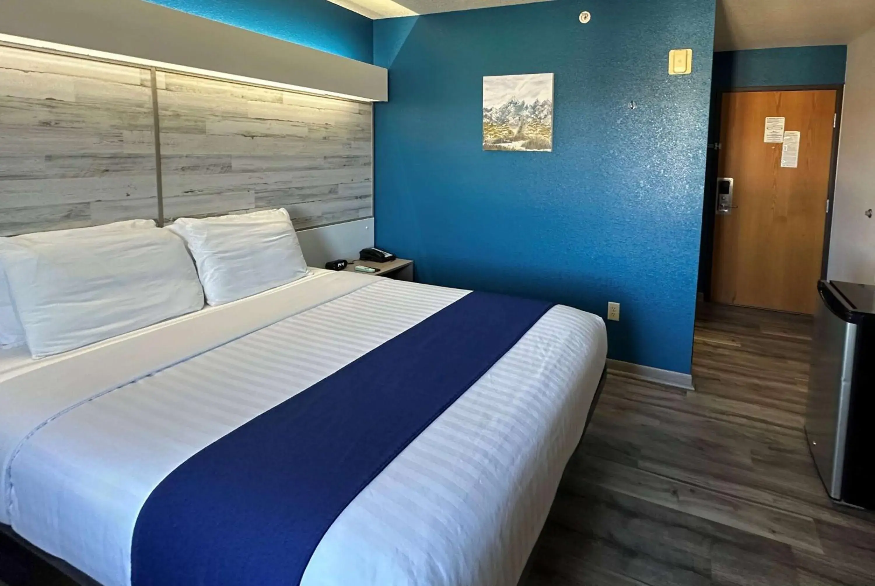 Queen Room - Non-Smoking in Microtel Inn & Suites Tomah Queen Room - Non-Smoking in Microtel Inn & Suites Tomah