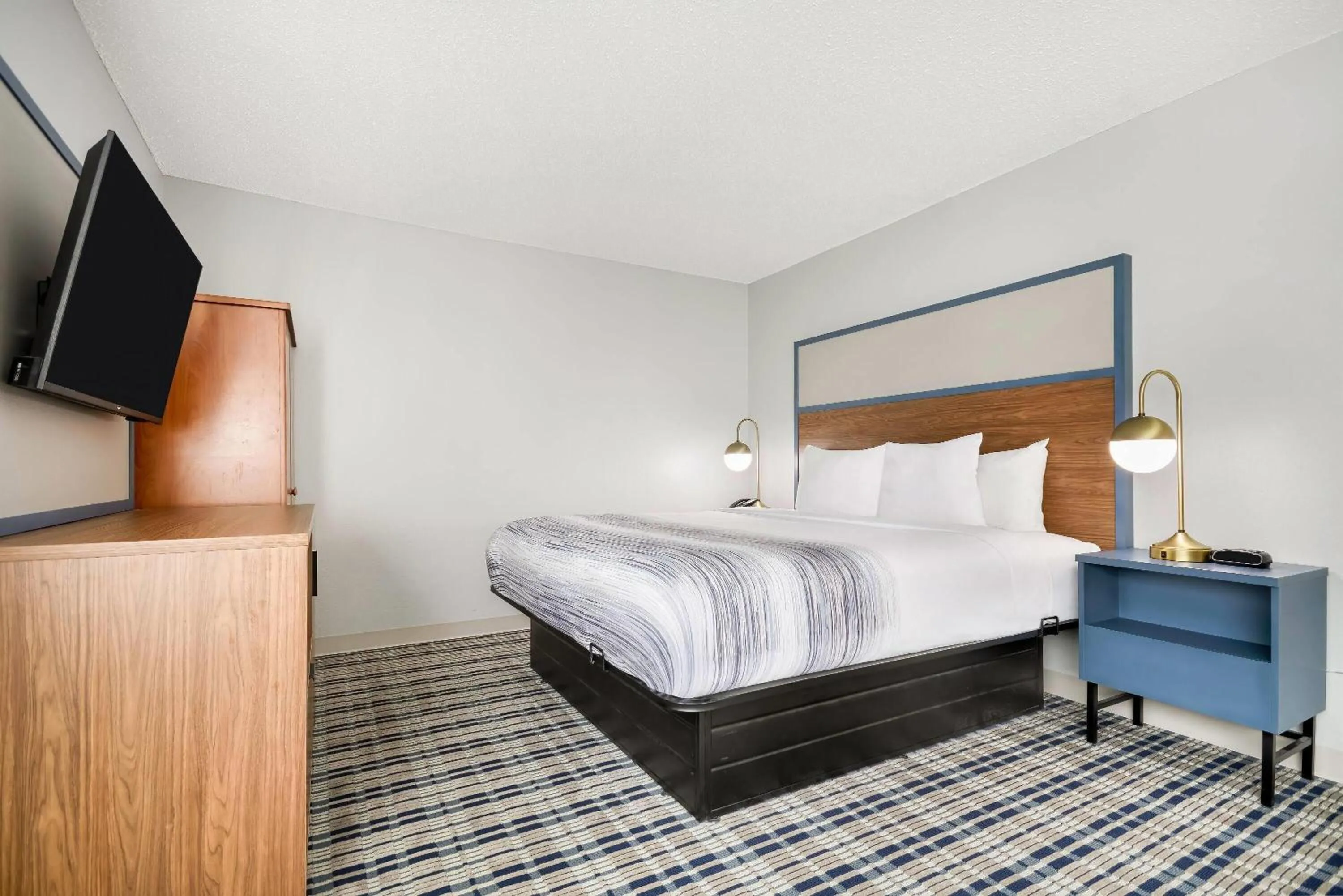 Photo of the whole room, Bed in AmericInn by Wyndham Wausau