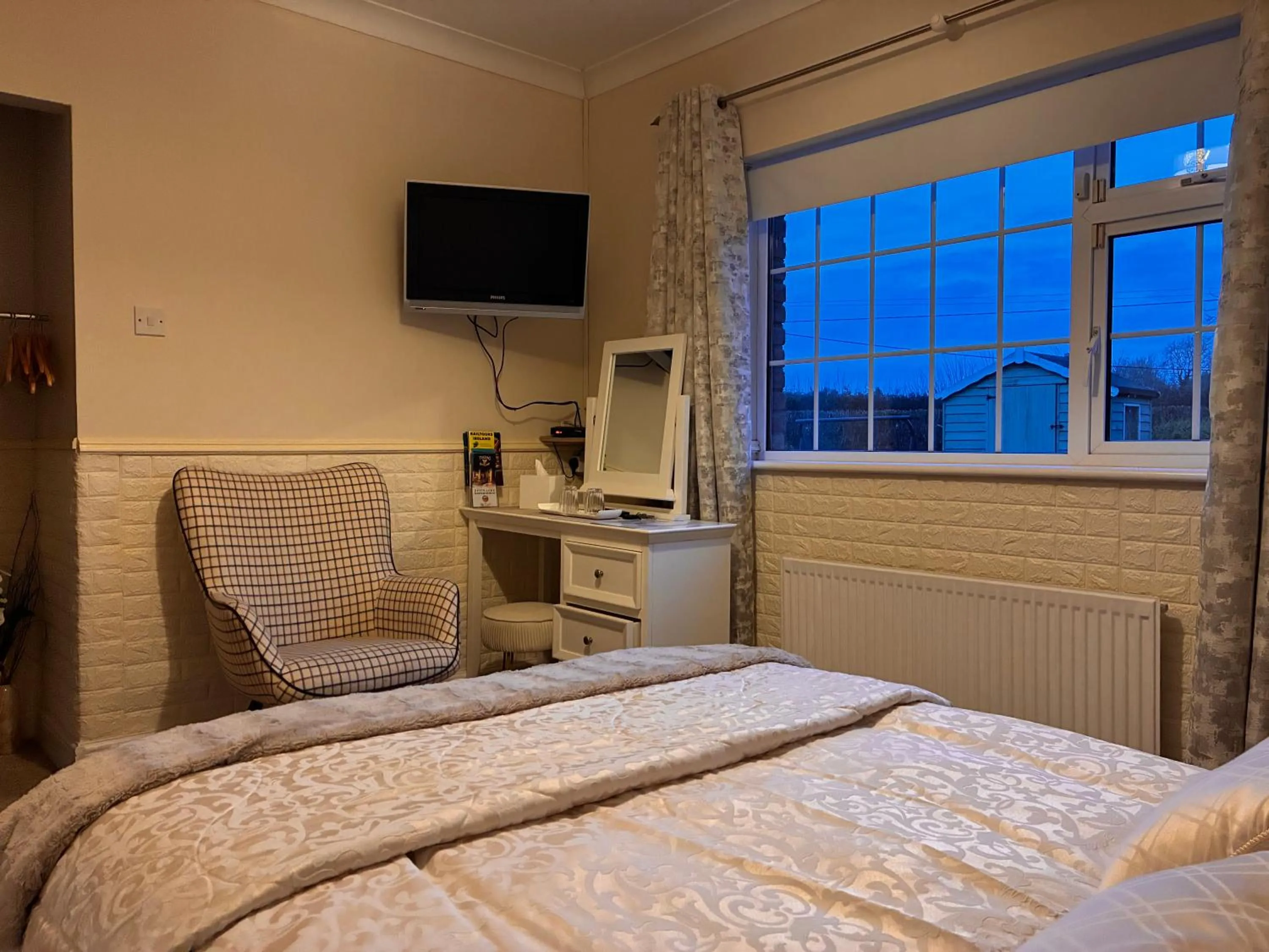 Bed in Inglewood Lodge B&B