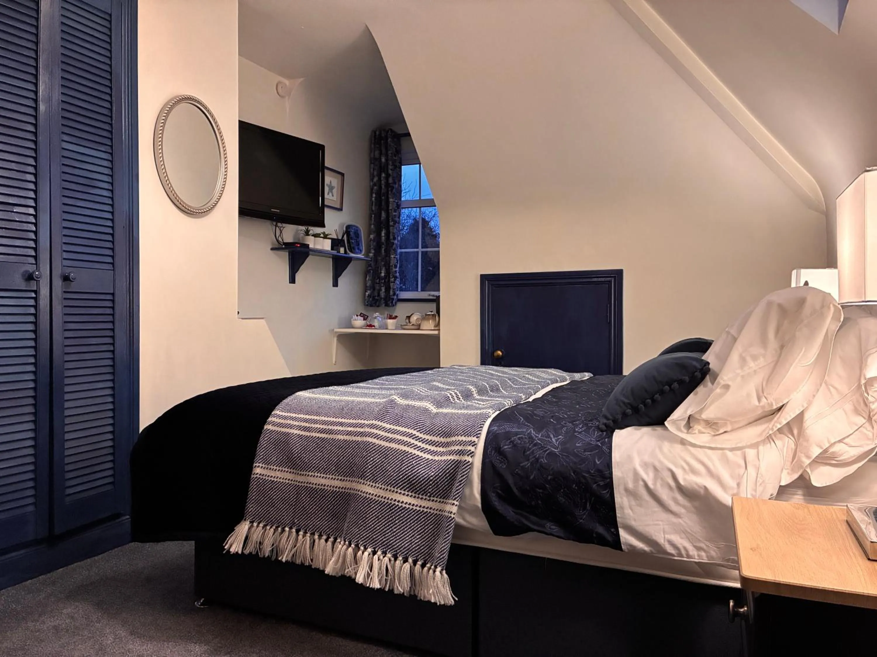 Bed in Inglewood Lodge B&B