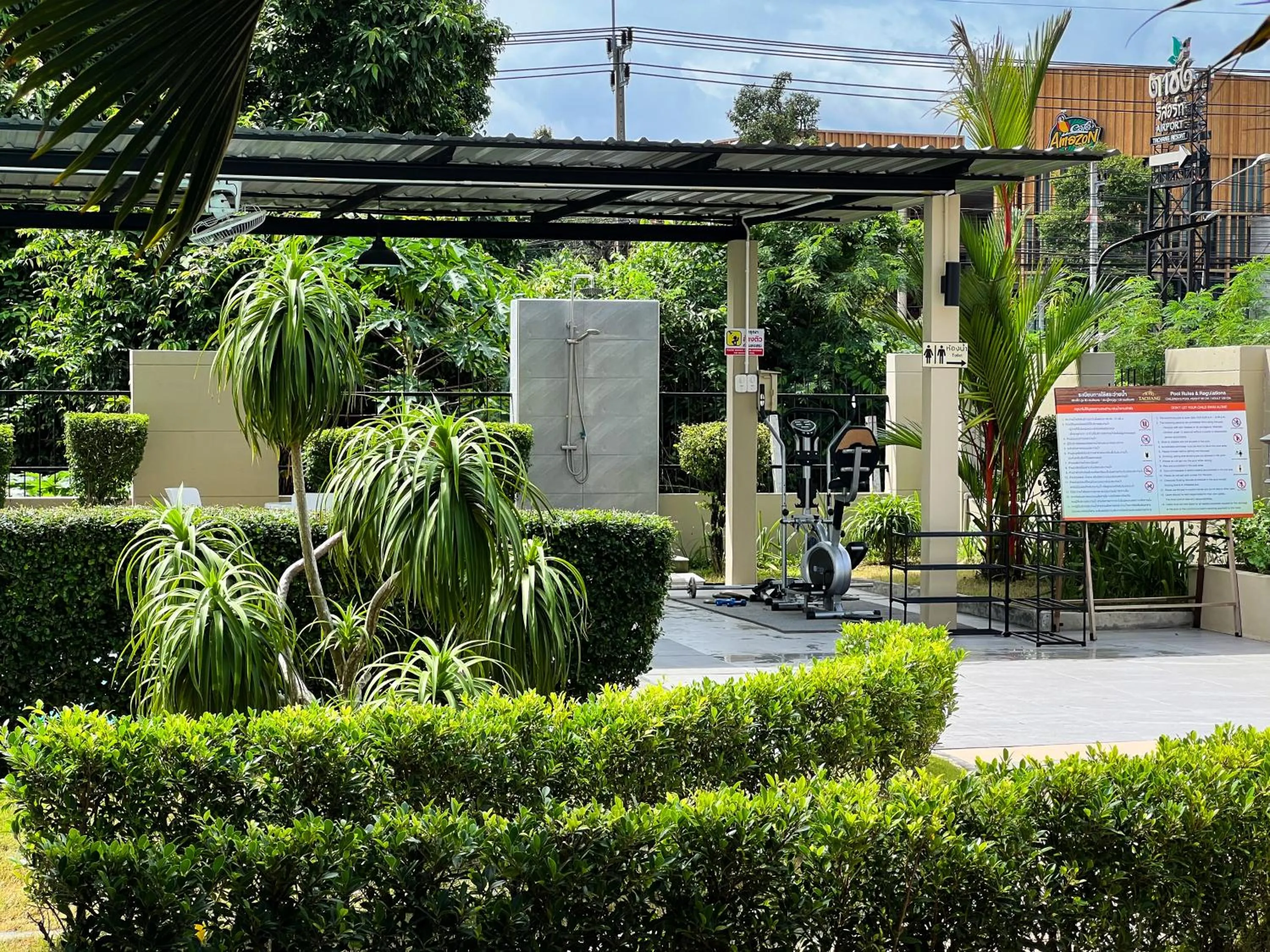 Swimming pool in Tachang Airport Hotel