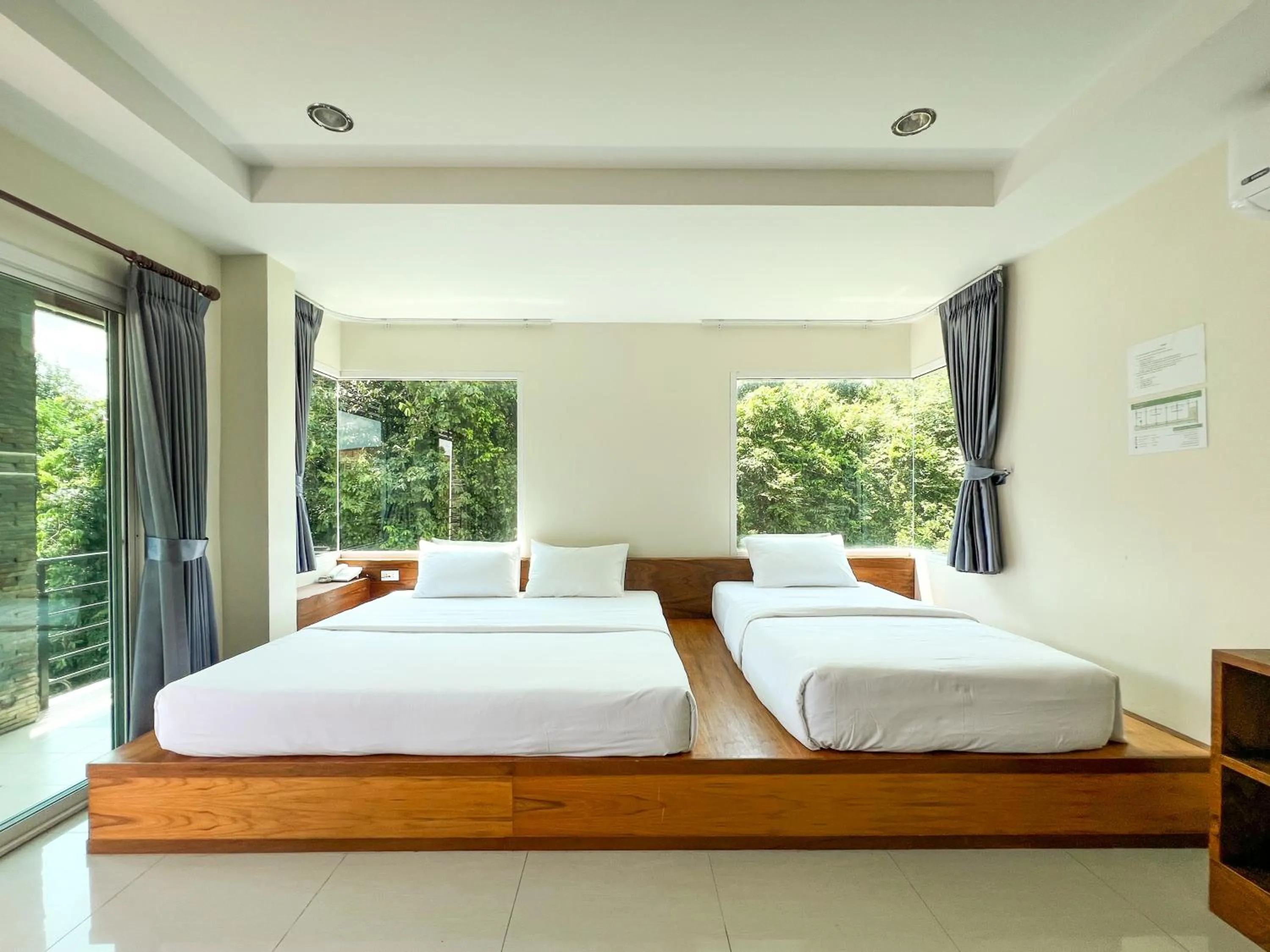 Bed in Tachang Airport Hotel