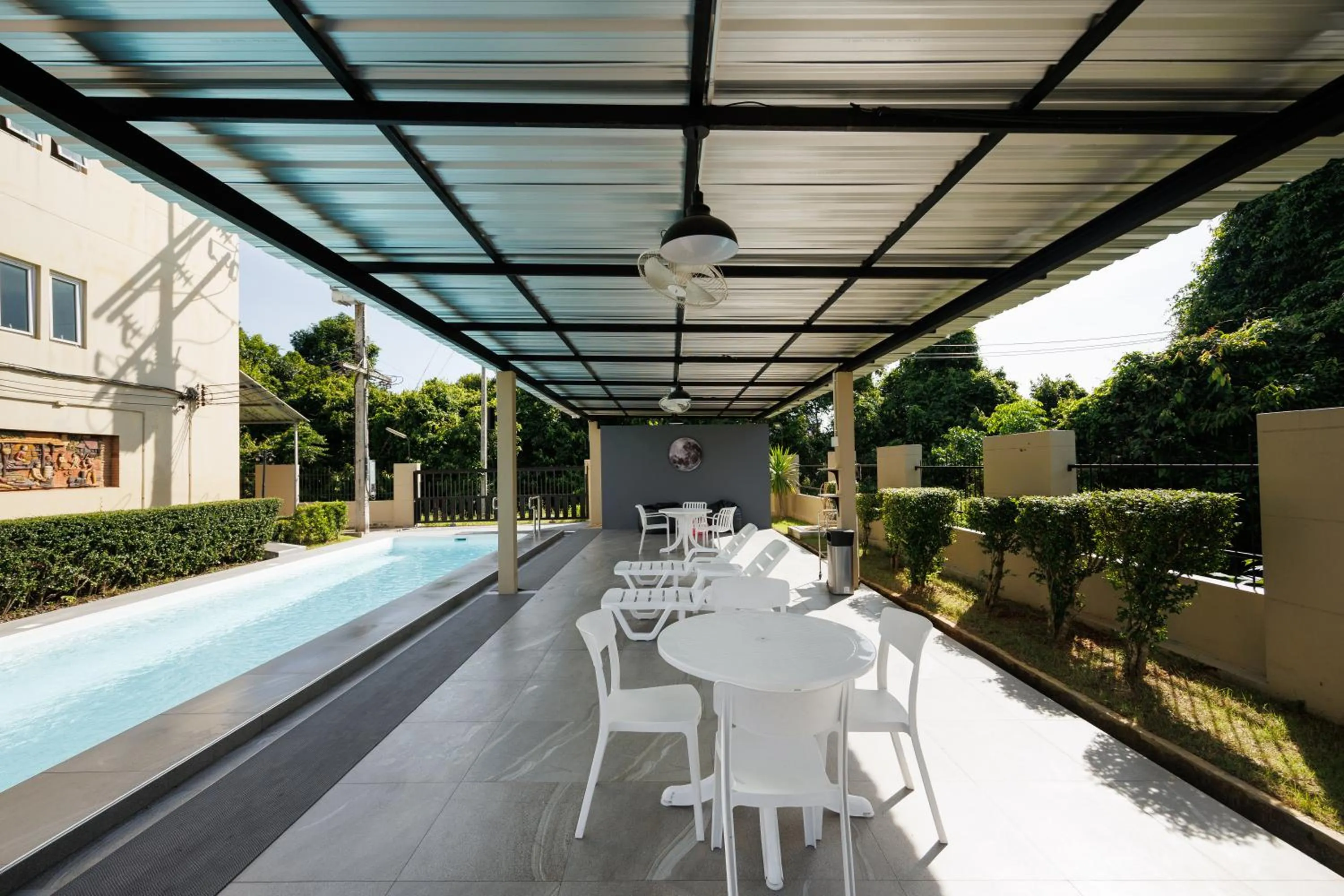 Swimming pool in Tachang Airport Hotel