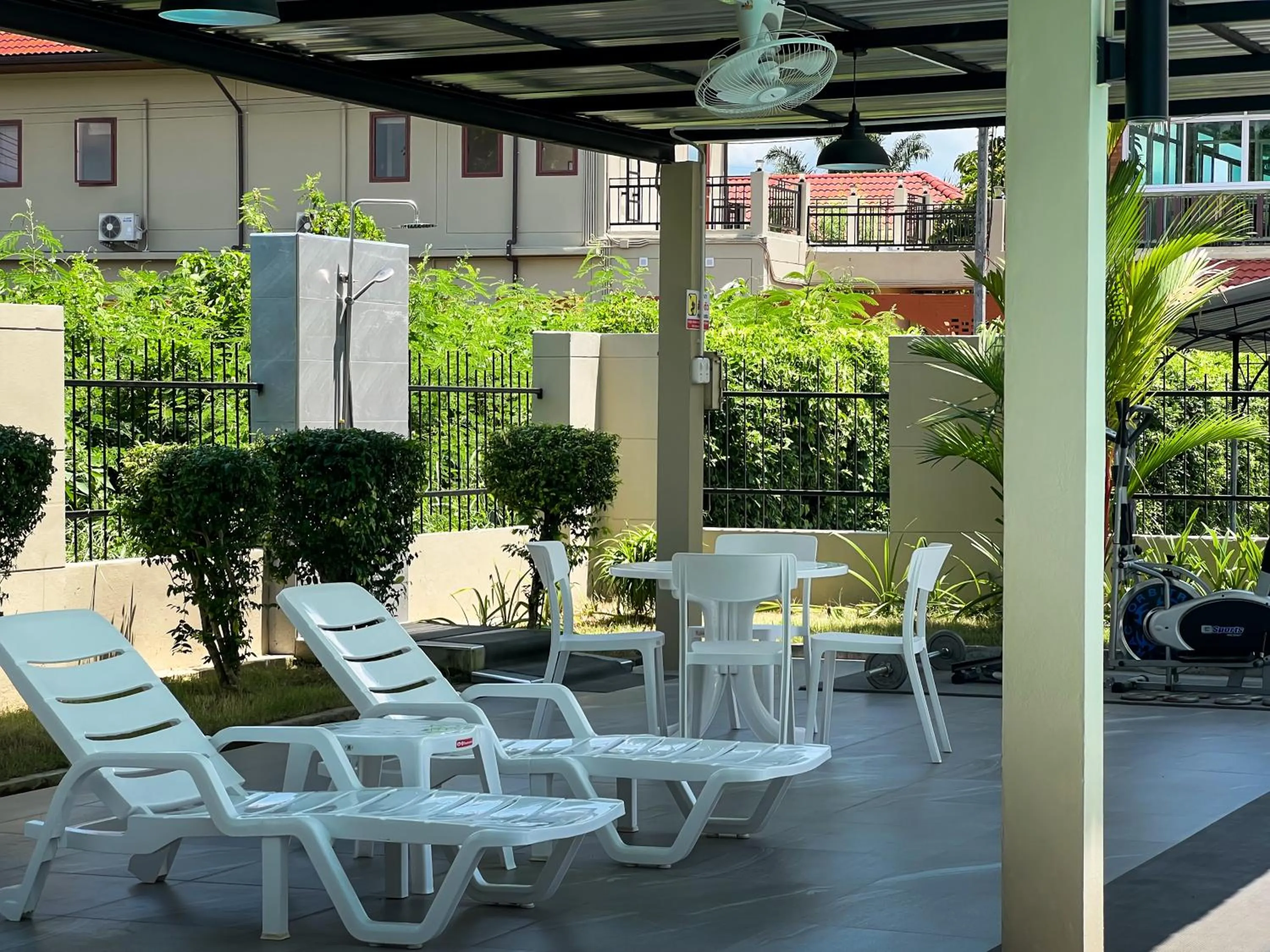 Swimming pool in Tachang Airport Hotel