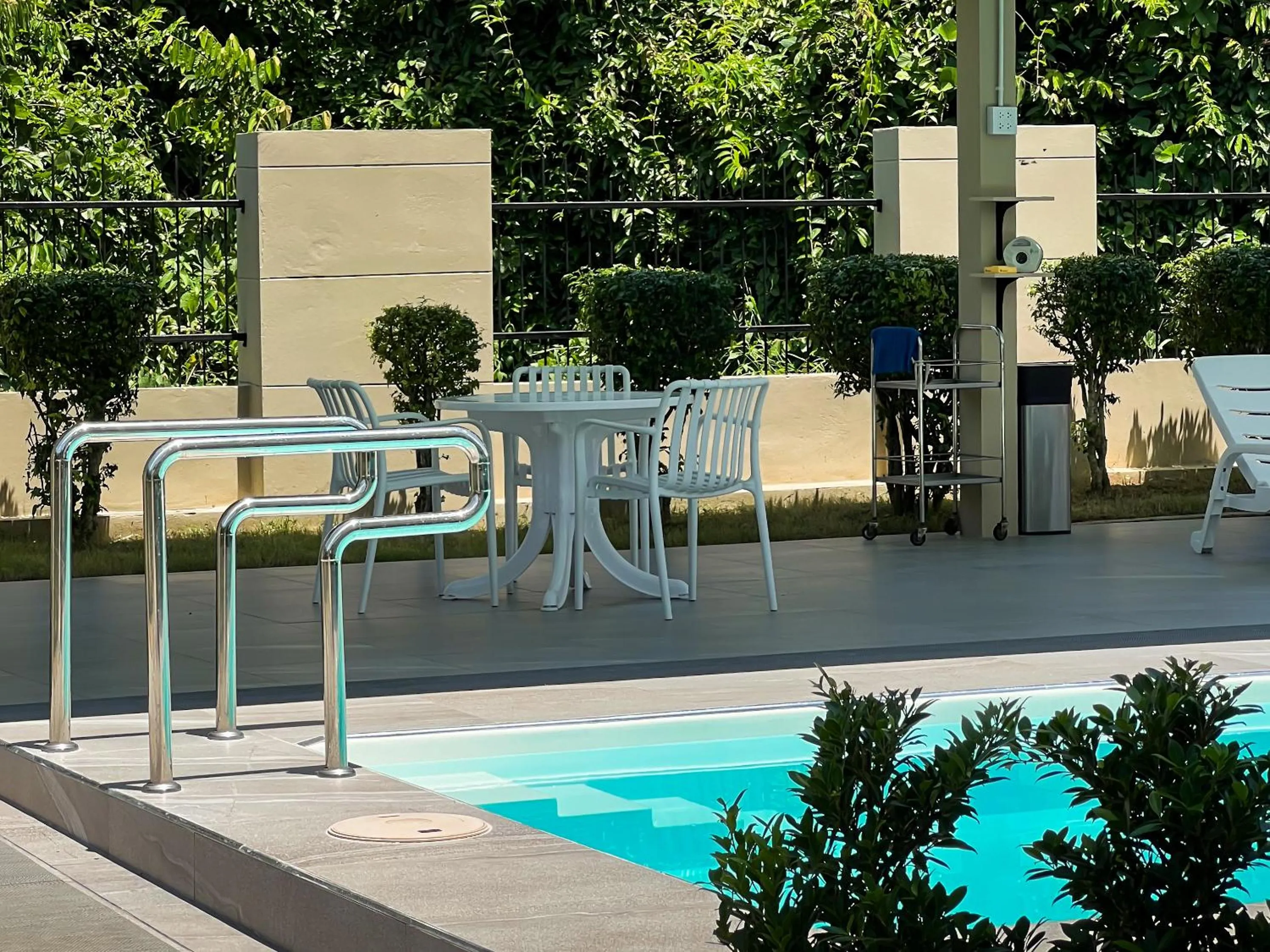 Swimming pool in Tachang Airport Hotel