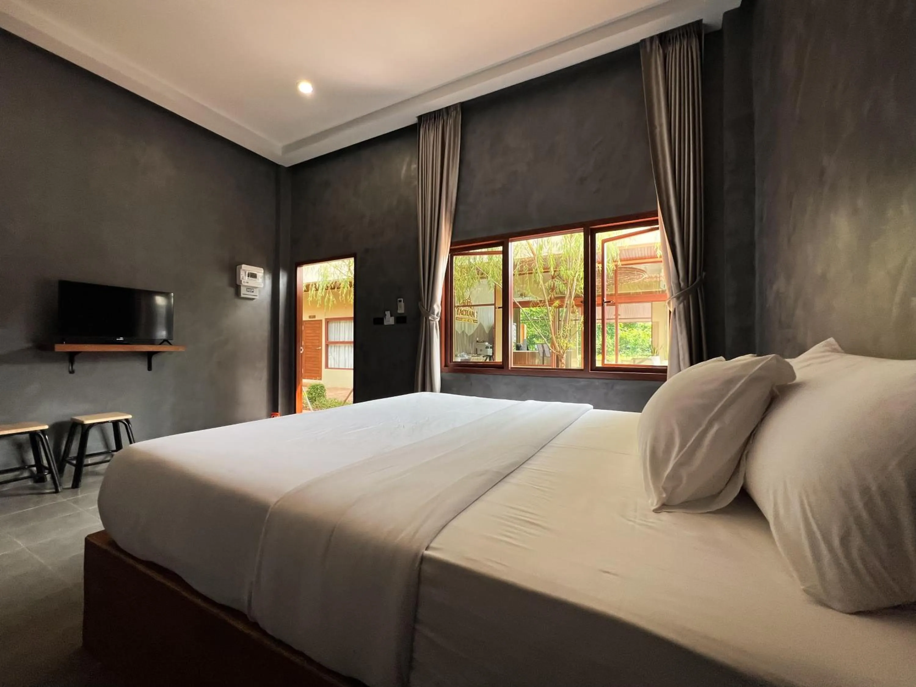 Bed in Tachang Airport Hotel