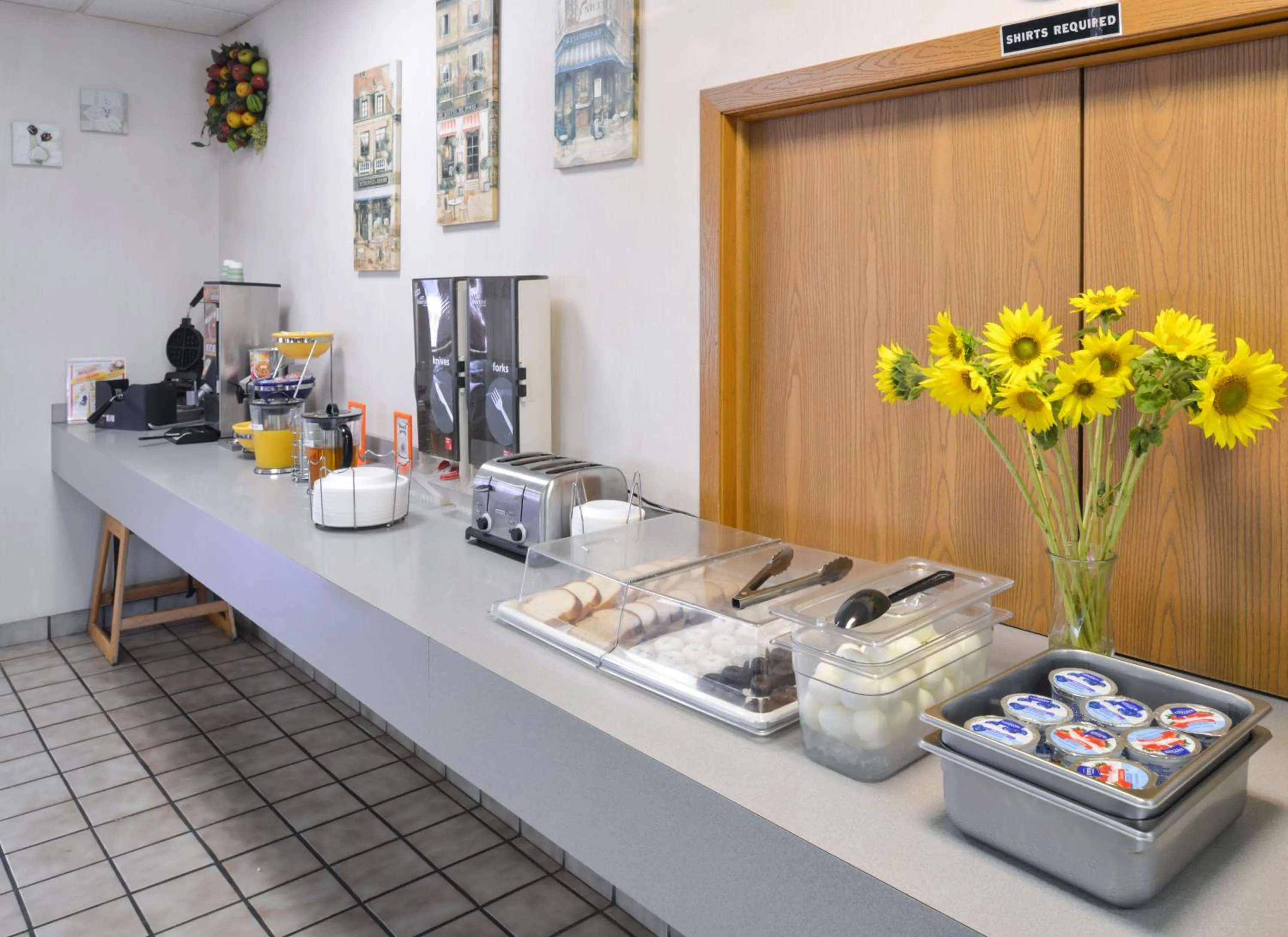 Continental breakfast, Coffee/Tea Facilities in America's Best Value Inn La Crosse