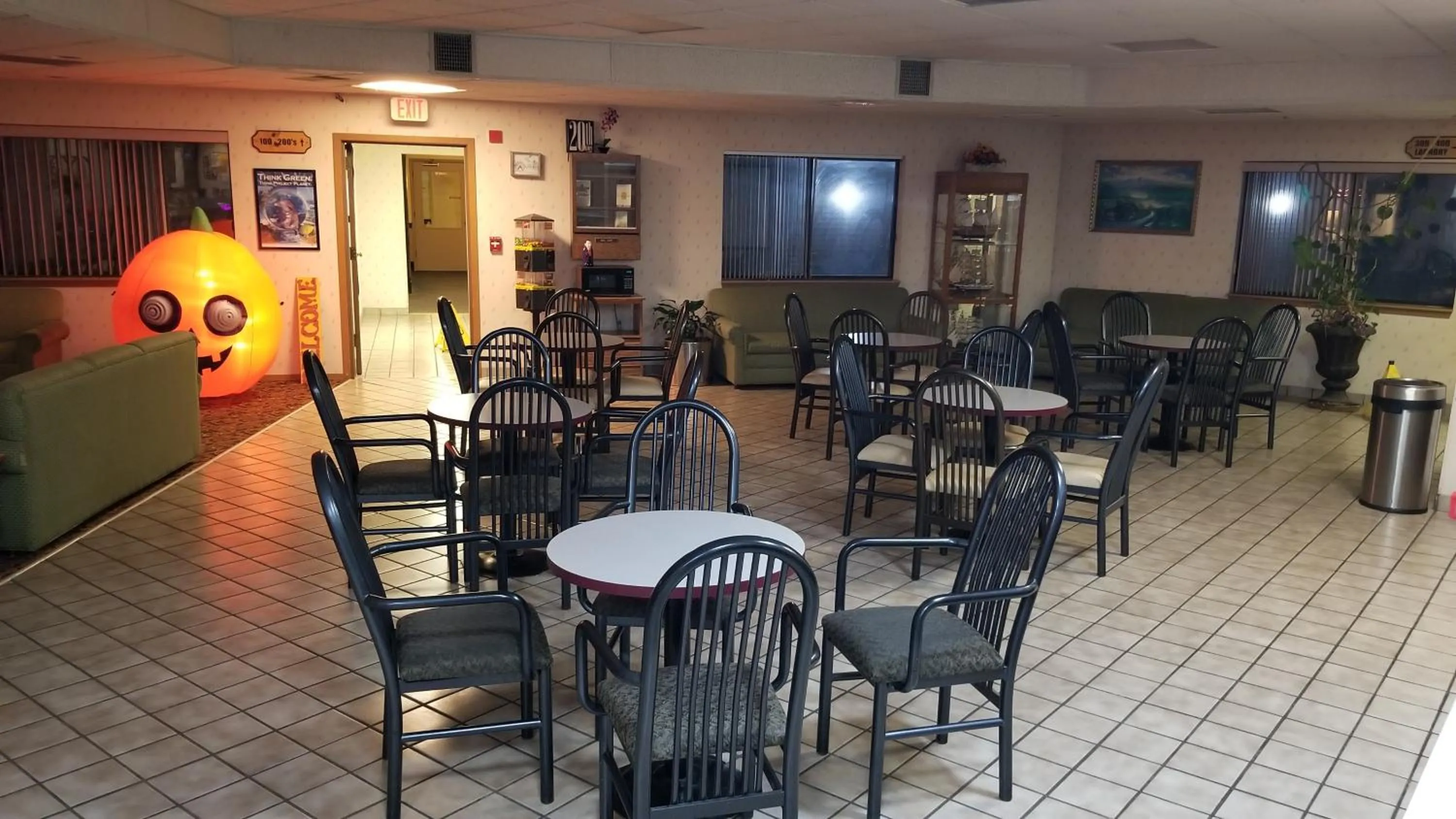 Restaurant/Places to Eat in America's Best Value Inn La Crosse