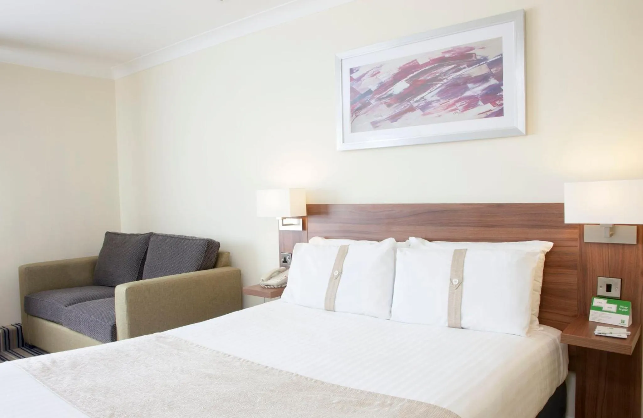 Photo of the whole room, Bed in Holiday Inn Ipswich by IHG