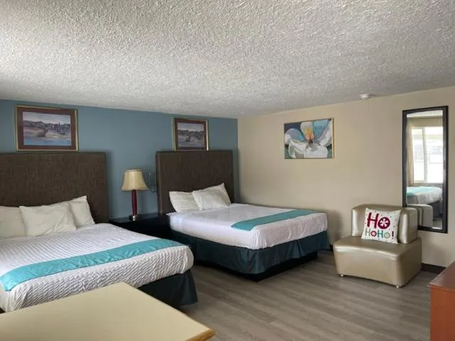 Bedroom, Bed in Safari Motel