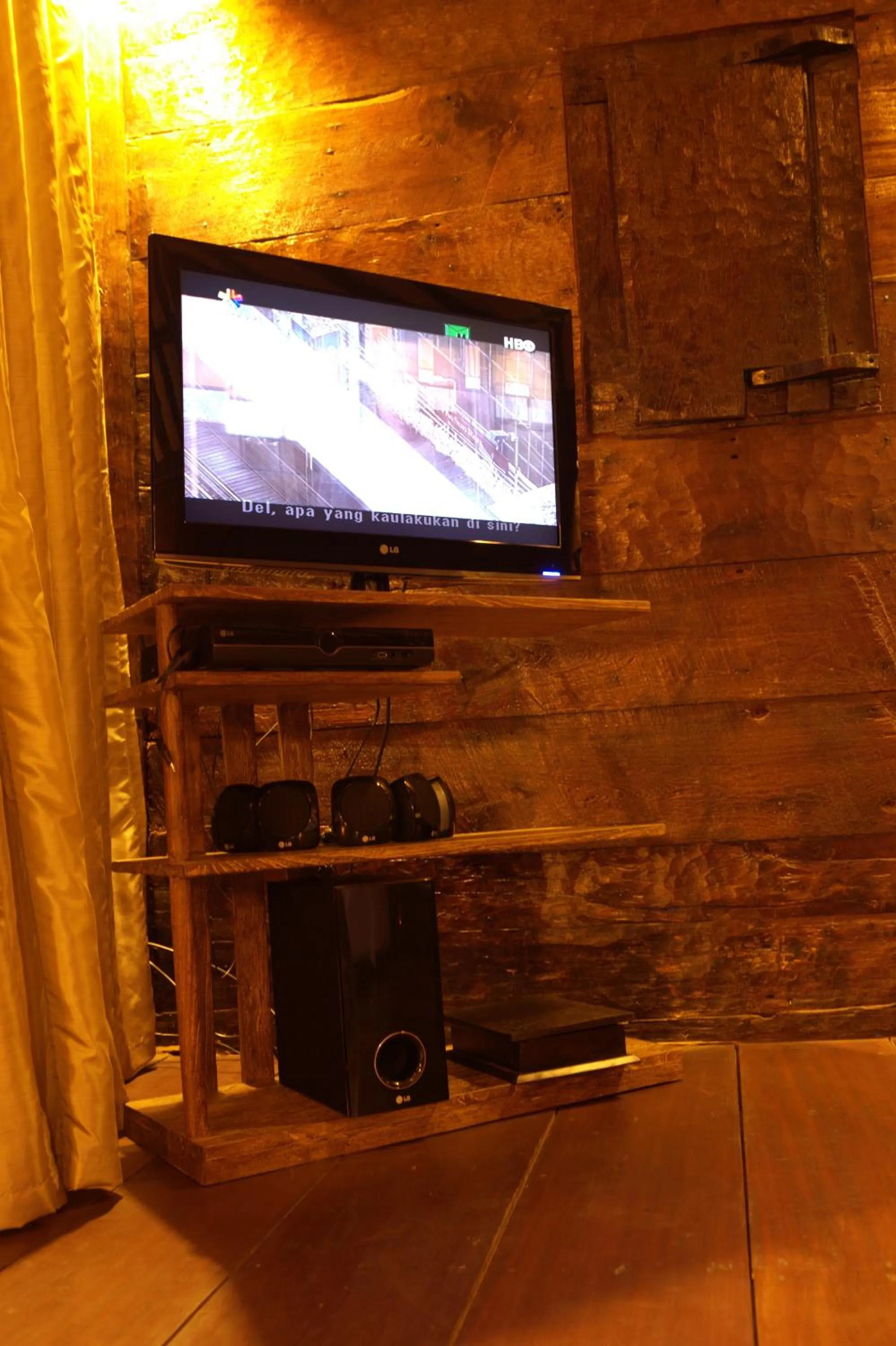 TV and multimedia in Kajane Tulamben Bali