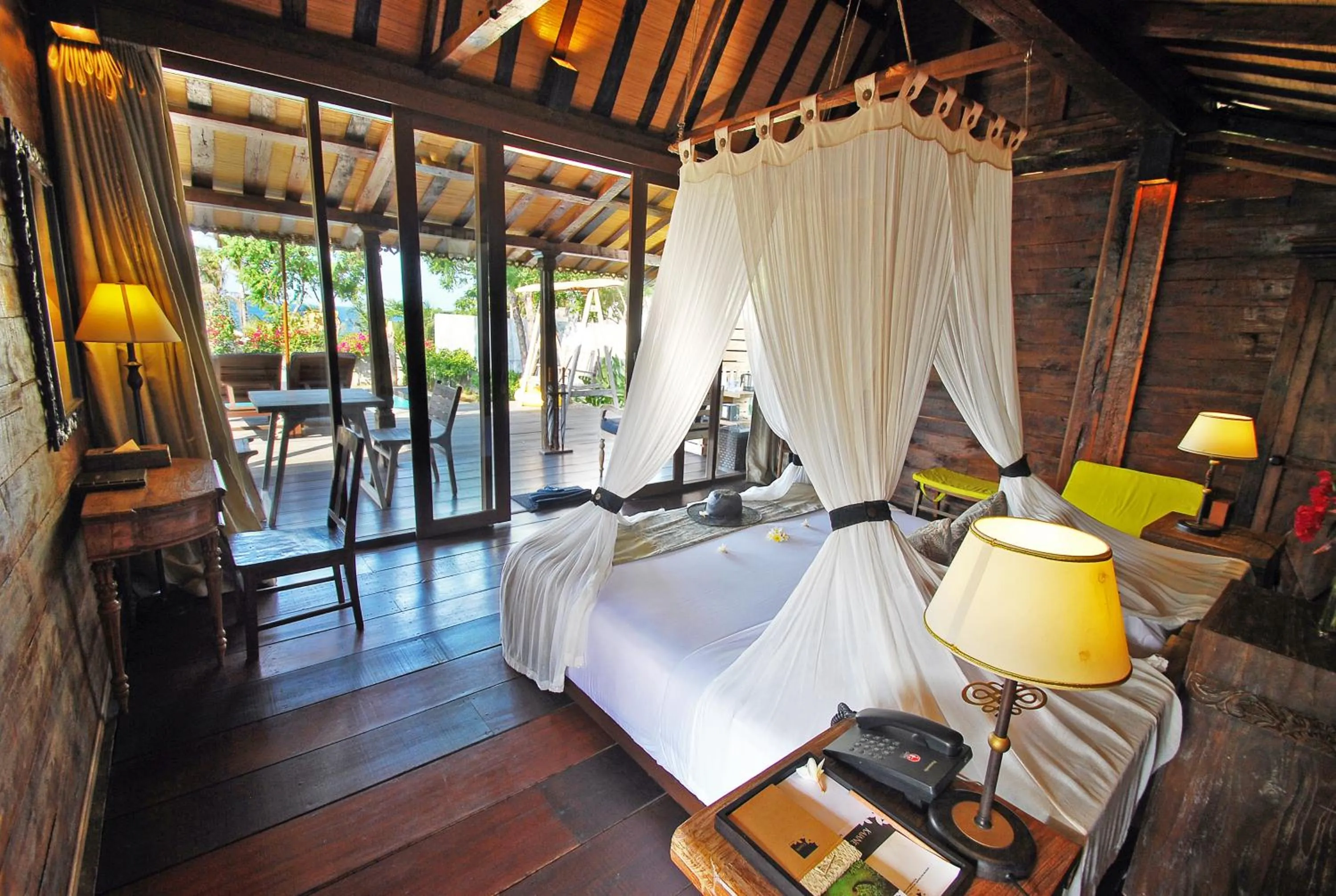 Photo of the whole room, Bed in Kajane Tulamben Bali