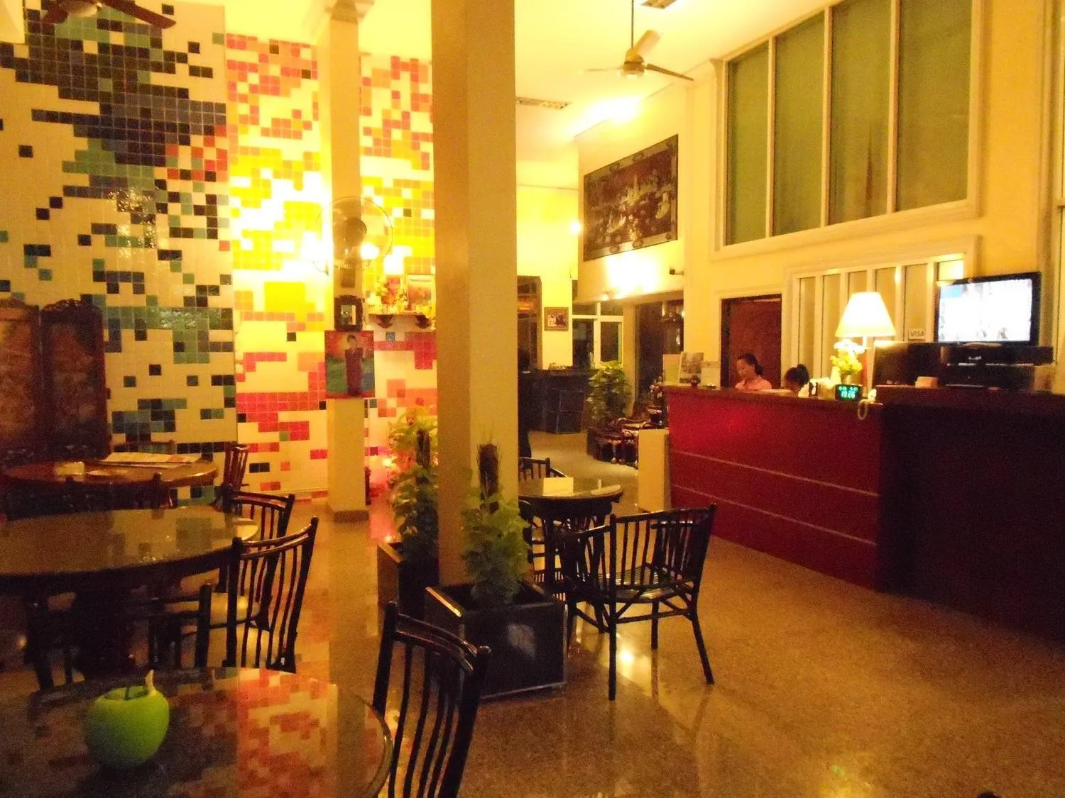 Restaurant/places to eat in Lodge 61 Hotel