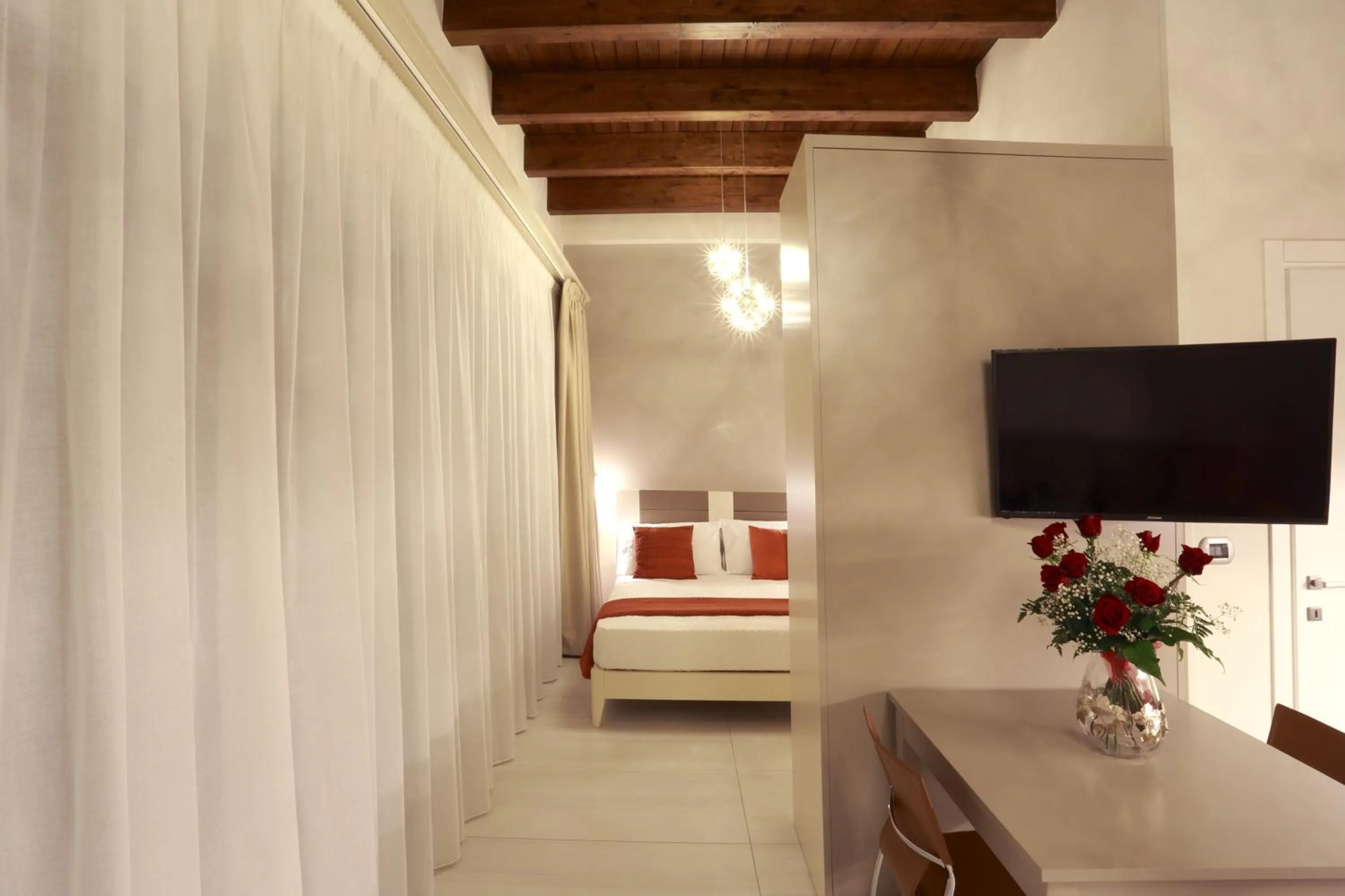 Dining area, Bed in Ferrocino Resort