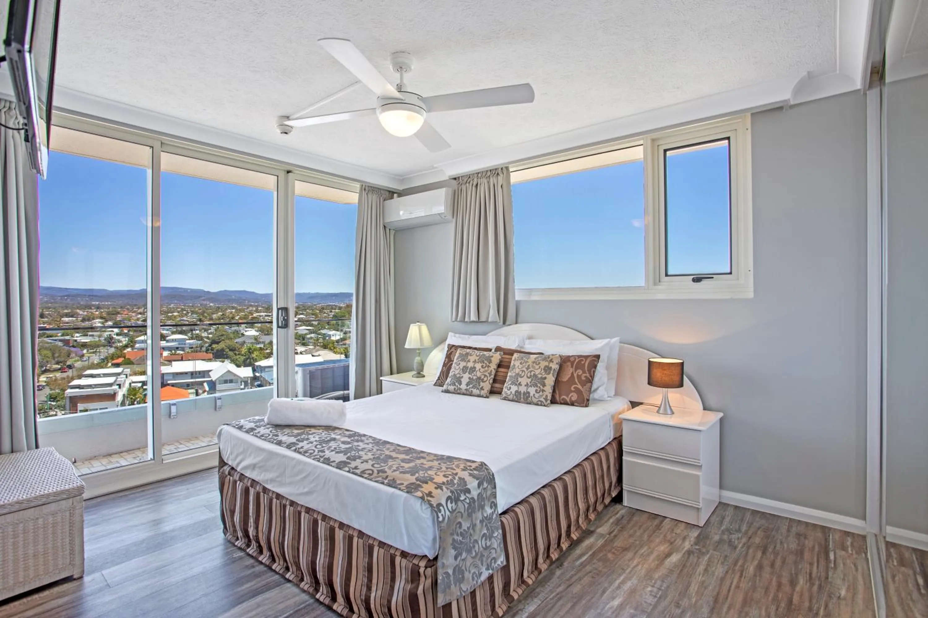 Bed in Southern Cross Beachfront Holiday Apartments