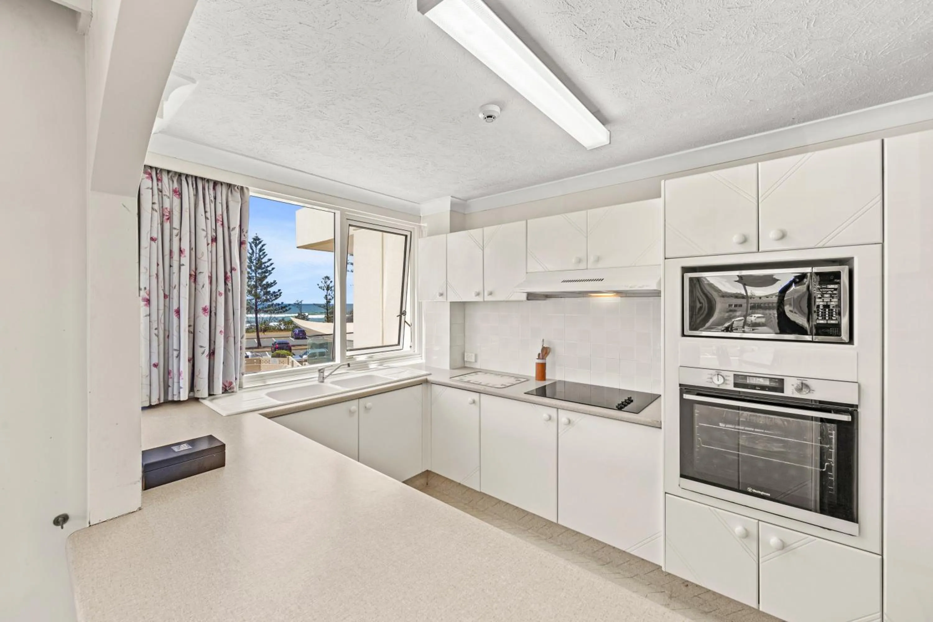 Kitchen or kitchenette in Southern Cross Beachfront Holiday Apartments