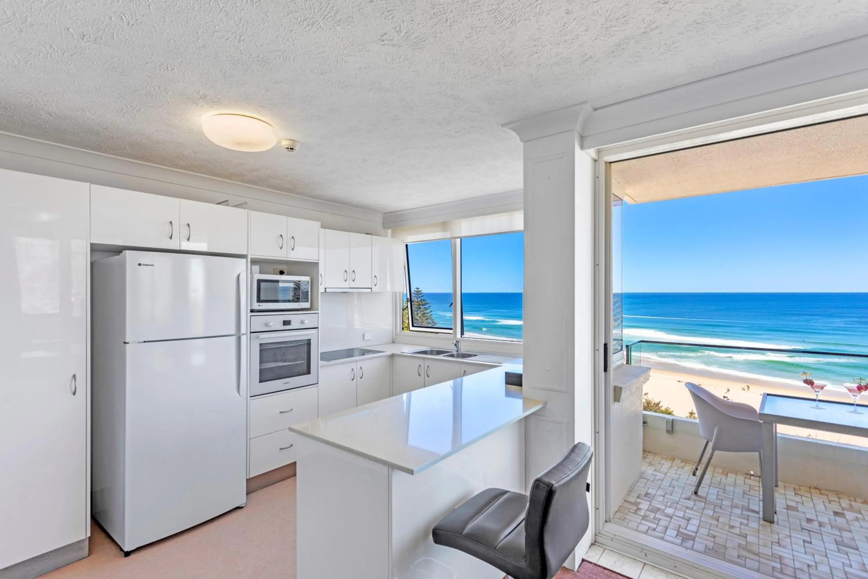 Kitchen or kitchenette in Southern Cross Beachfront Holiday Apartments