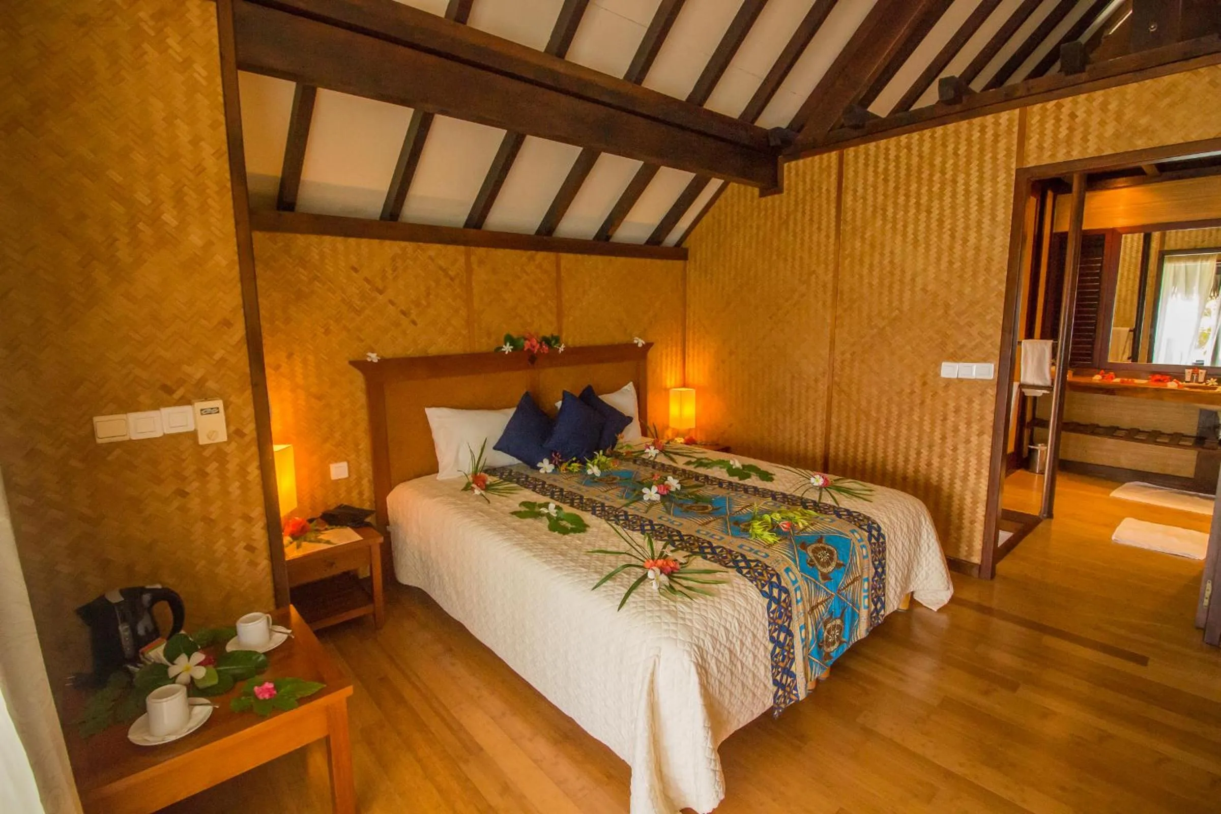 Photo of the whole room, Bed in Maitai Rangiroa