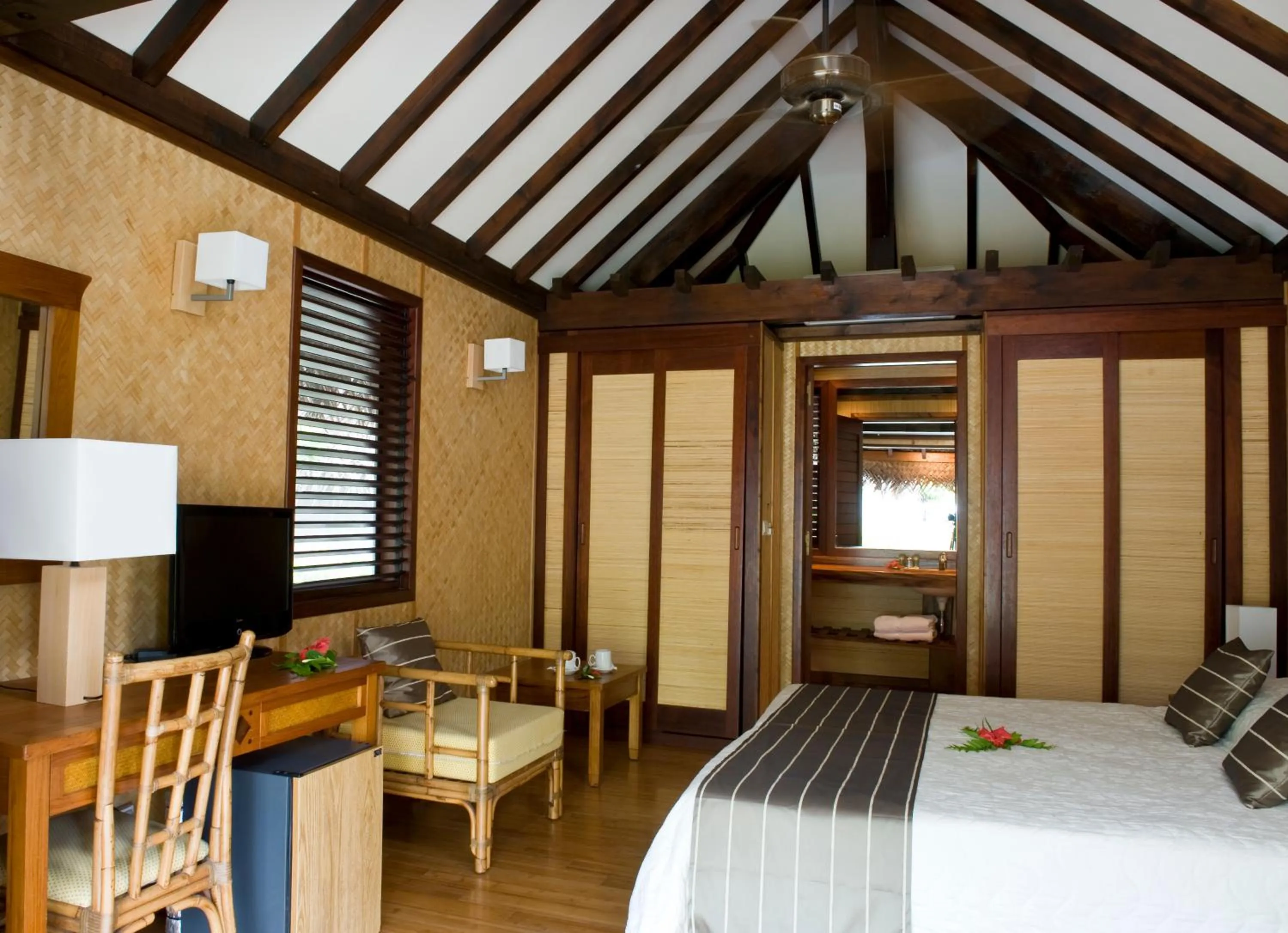 Bedroom, Bed in Maitai Rangiroa