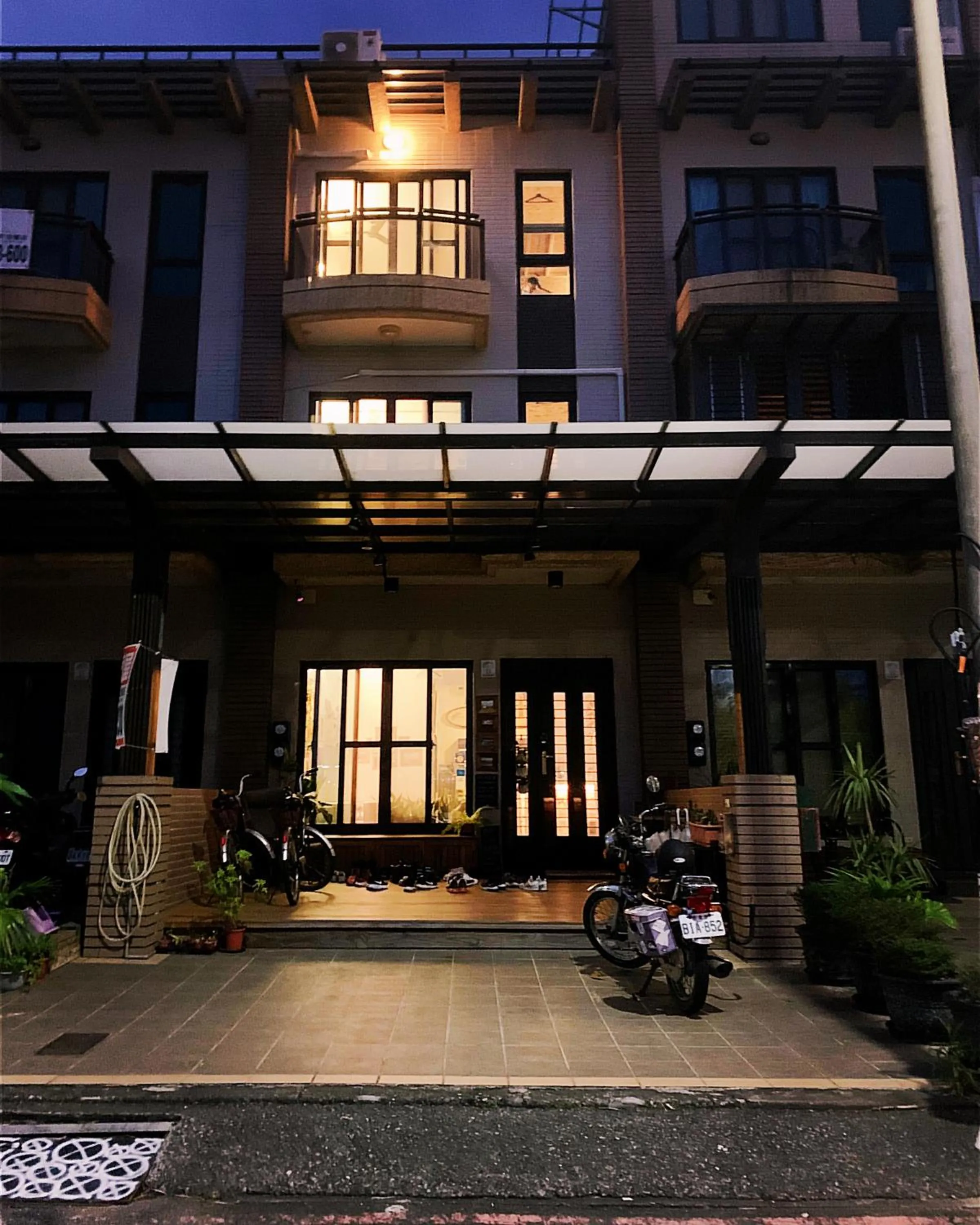 Facade/entrance in Wave backpackers