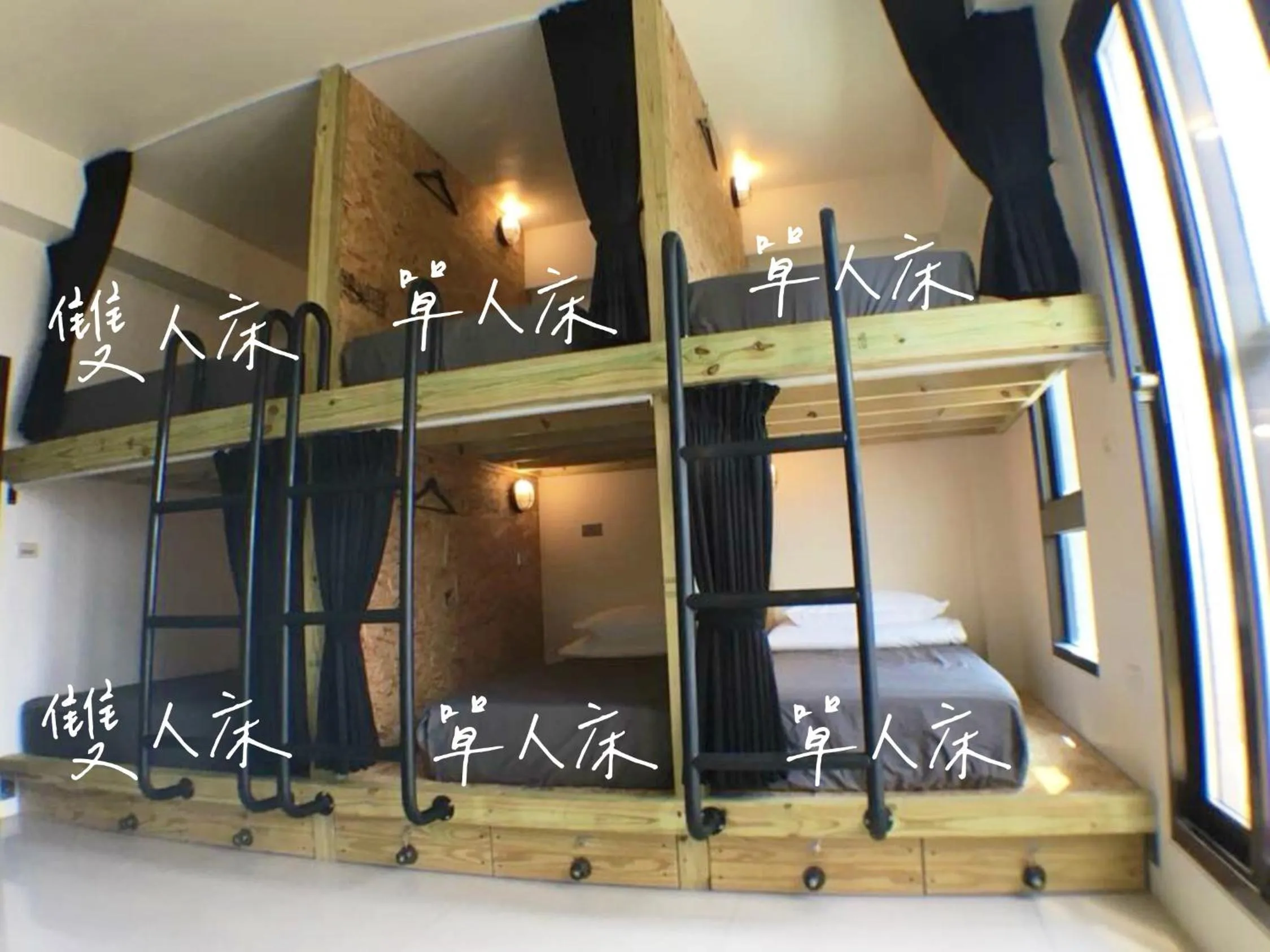 bunk bed in Wave backpackers