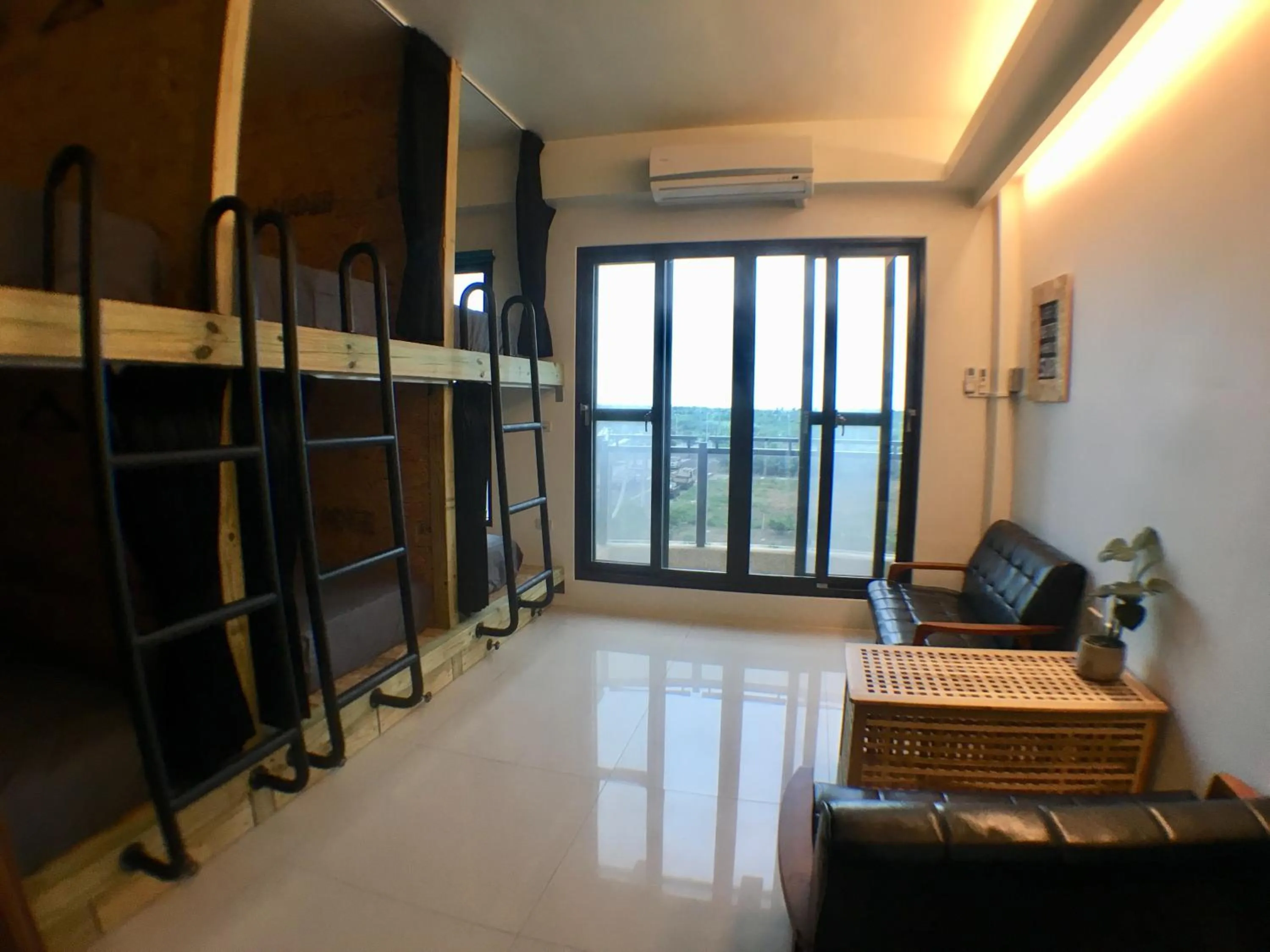 bunk bed, Bed in Wave backpackers