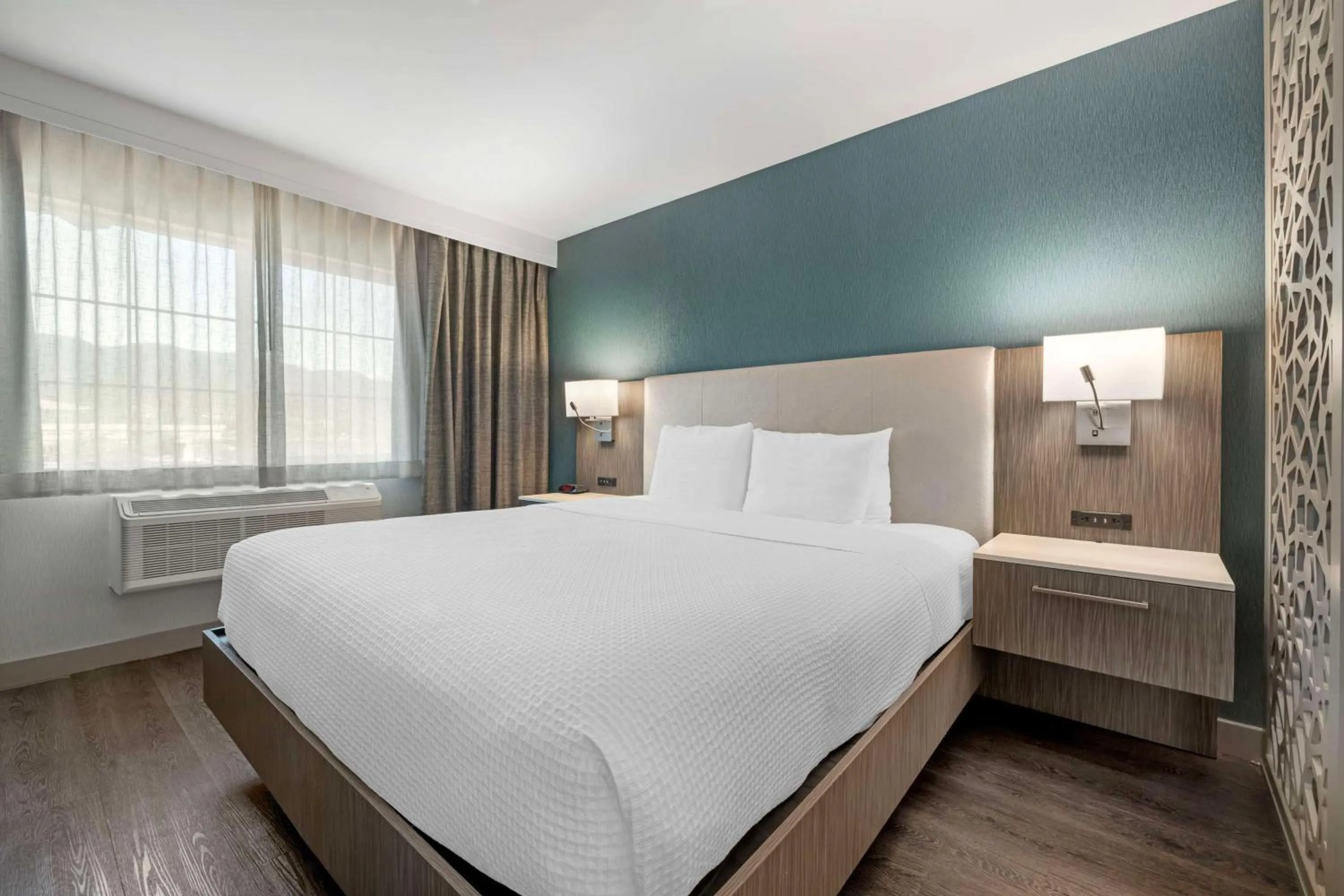 Bedroom, Bed in Best Western Plus Temecula Wine Country Hotel & Suites