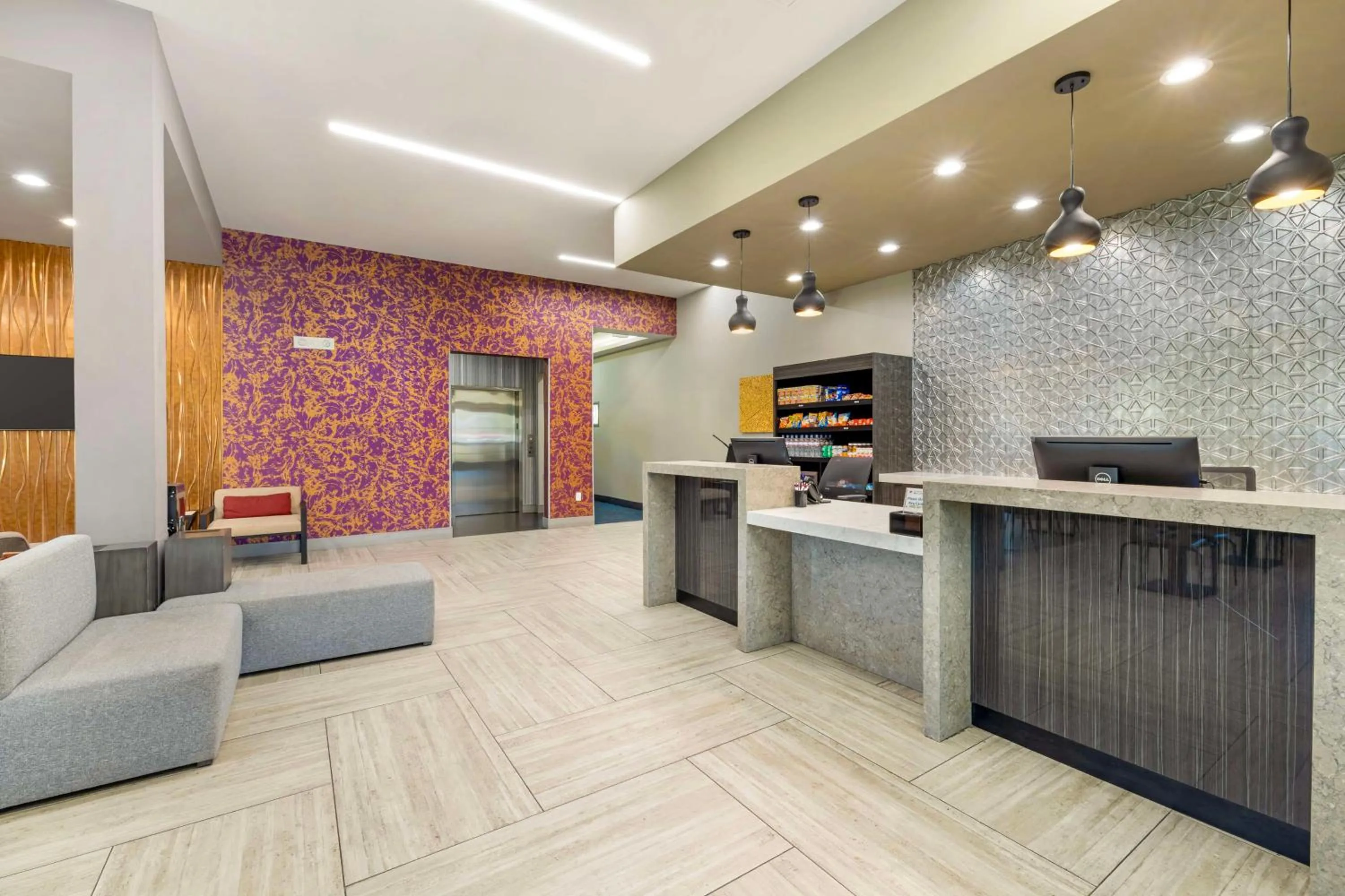 Lobby or reception in Best Western Plus Temecula Wine Country Hotel & Suites