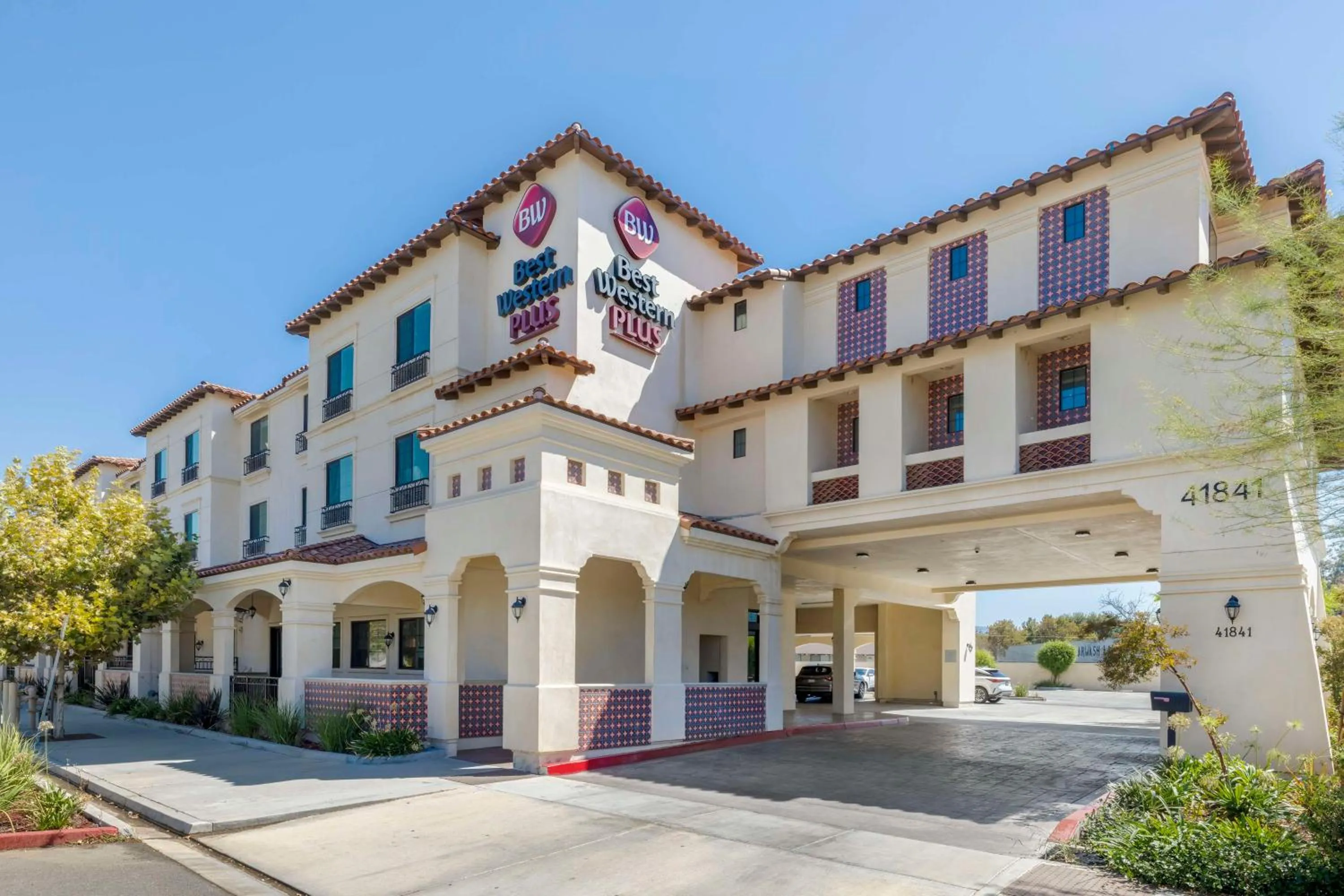 Property building in Best Western Plus Temecula Wine Country Hotel & Suites
