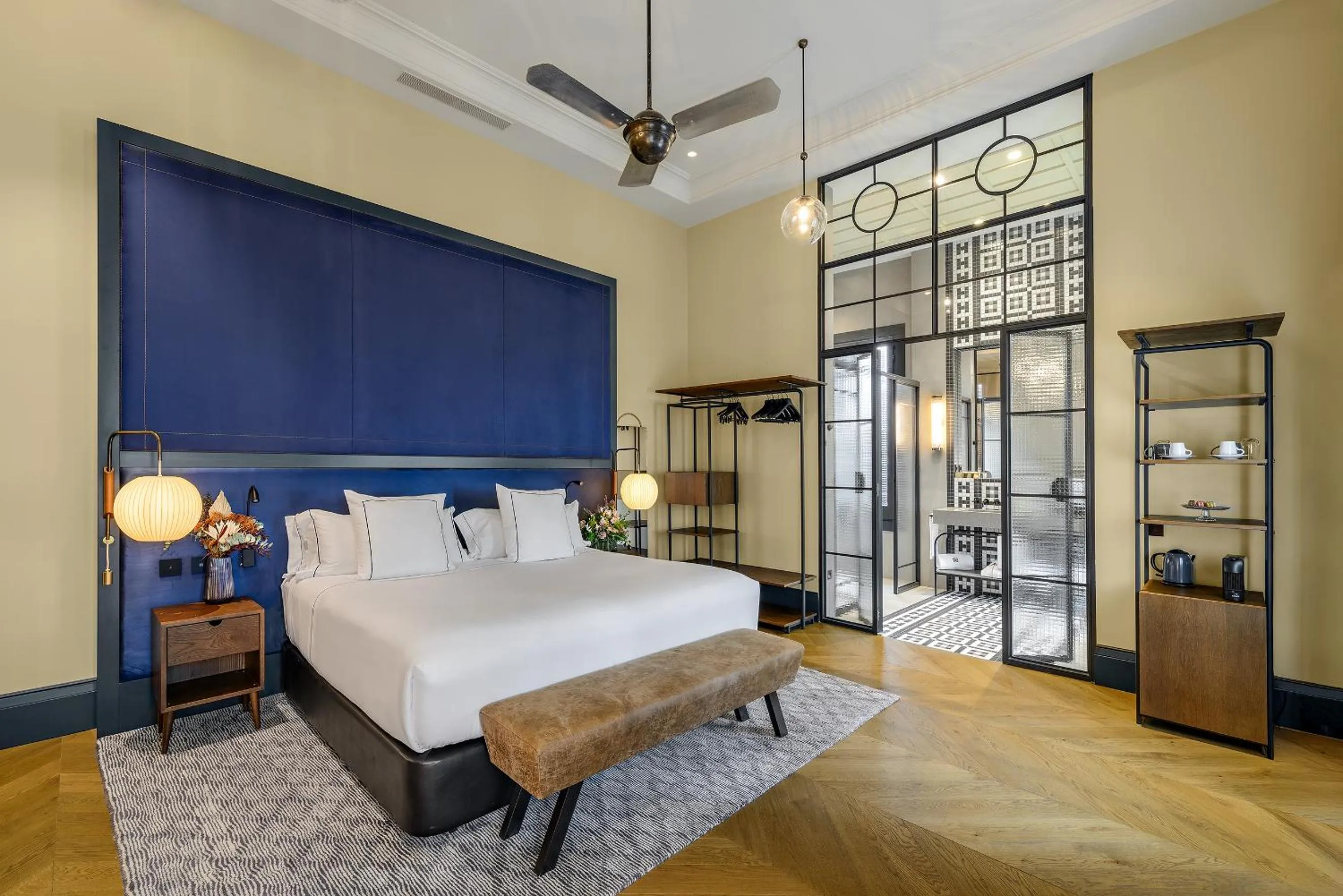 Bed in CoolRooms Palacio de Atocha