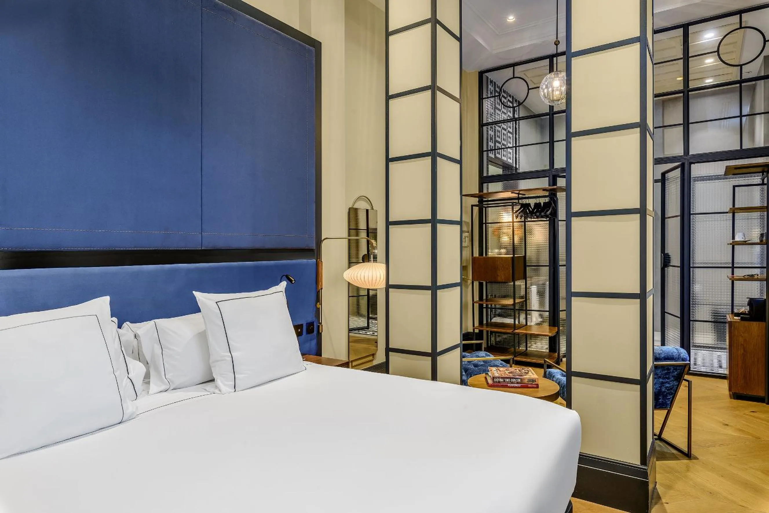 Bed in CoolRooms Palacio de Atocha