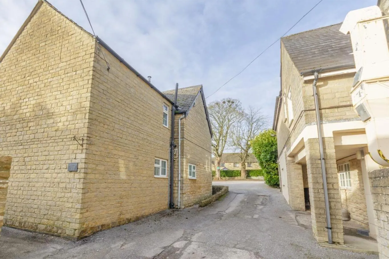 Property building in Pettifers Freehouse Hotel