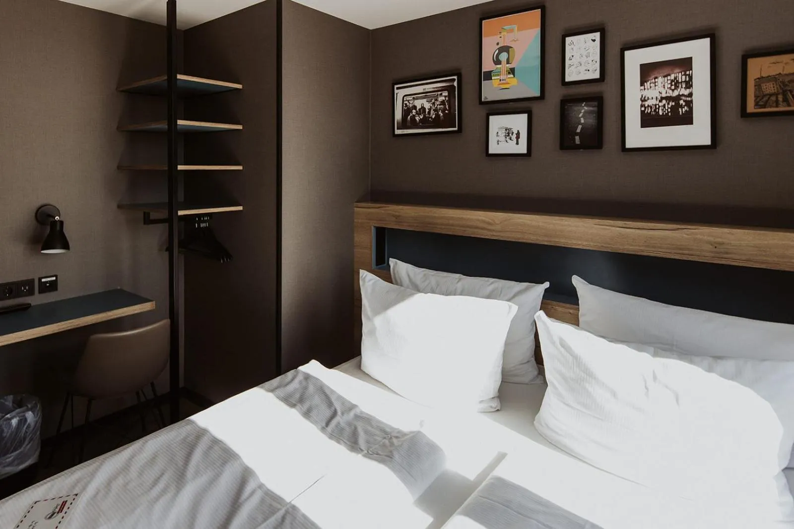 Bed in Schulz Hotel Berlin Wall at the East Side Gallery