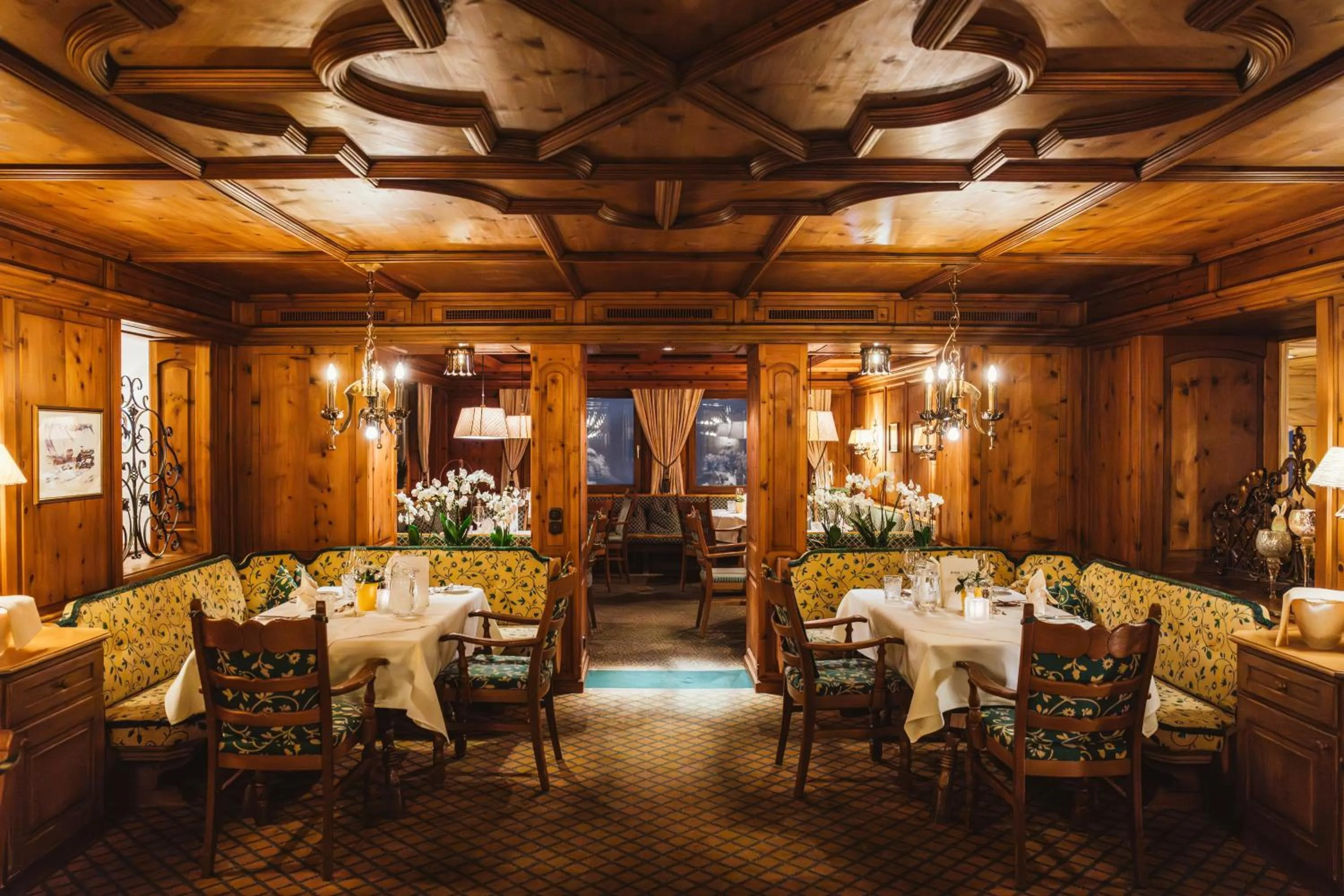 Restaurant/places to eat in Hotel Ulli