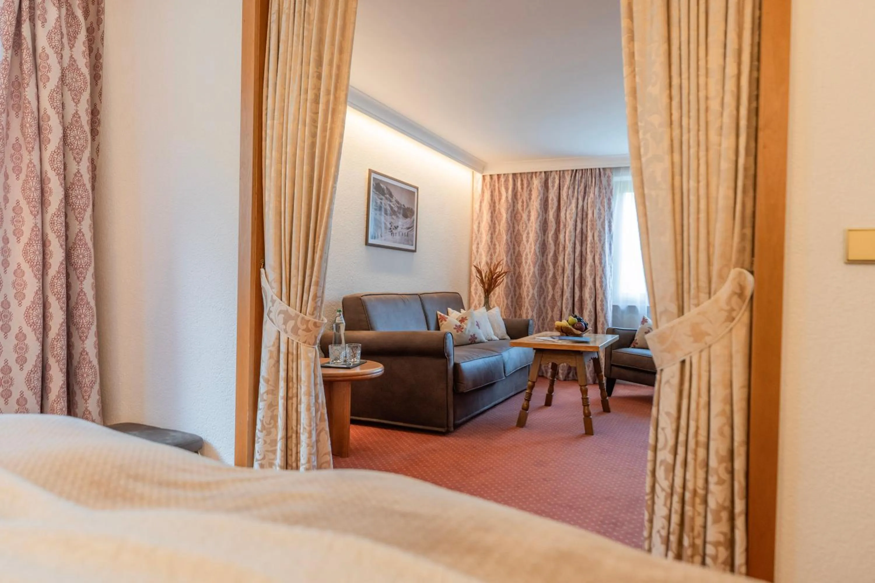 Living room, Bed in Hotel Ulli