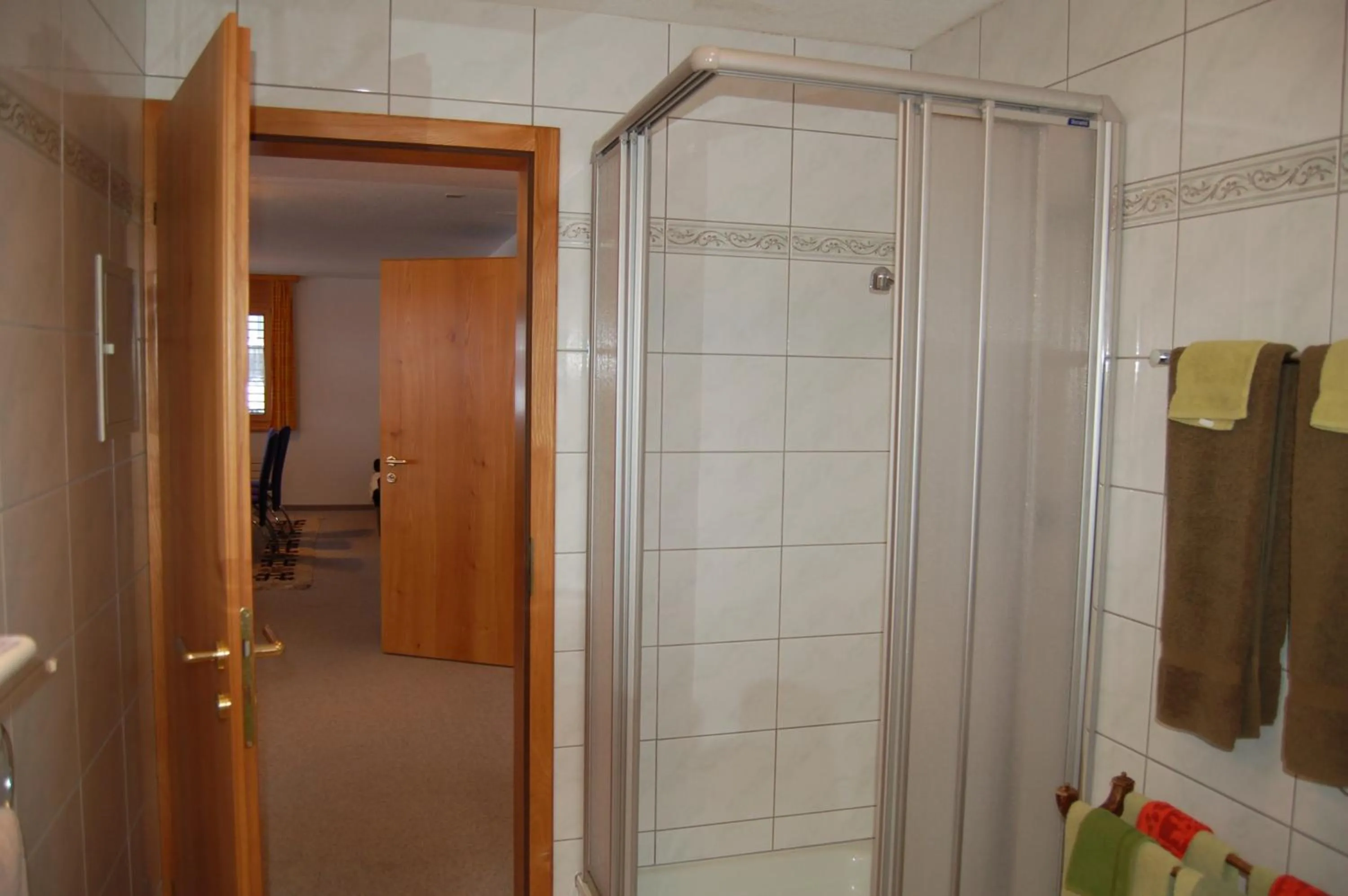 Shower in Gasthaus Schäfli