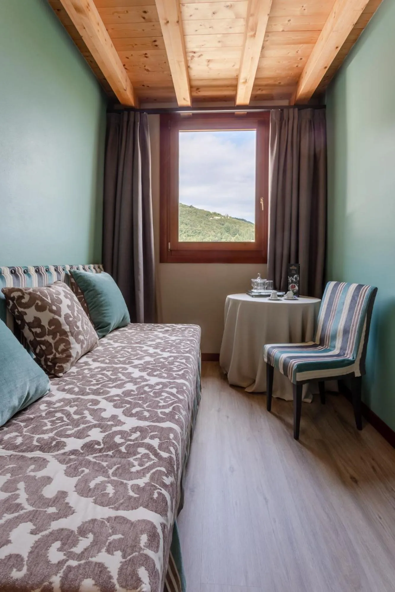 Living room, Bed in Boutique Hotel Municipio 1815