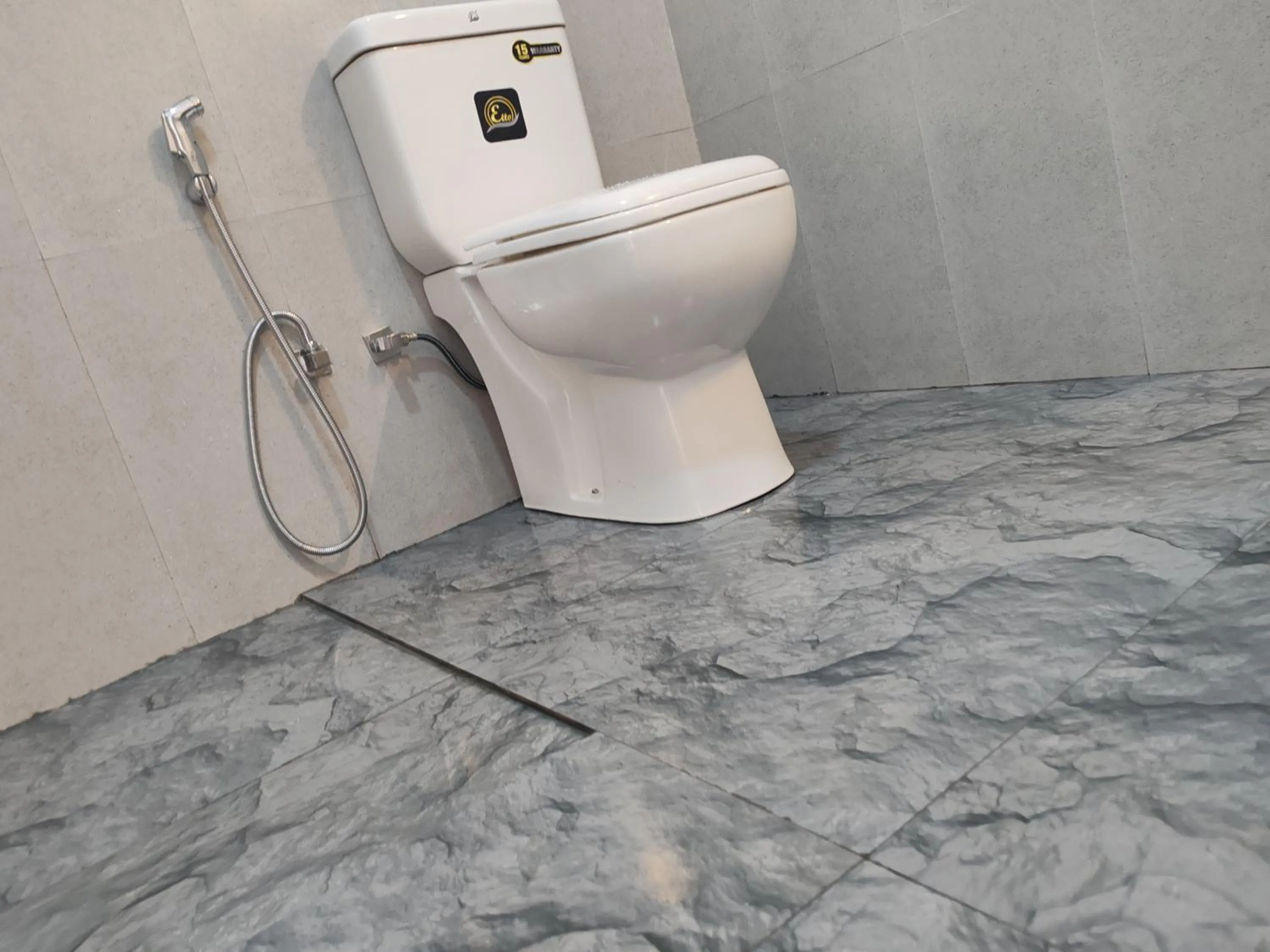 Toilet in Mahaweli View Inn Kandy