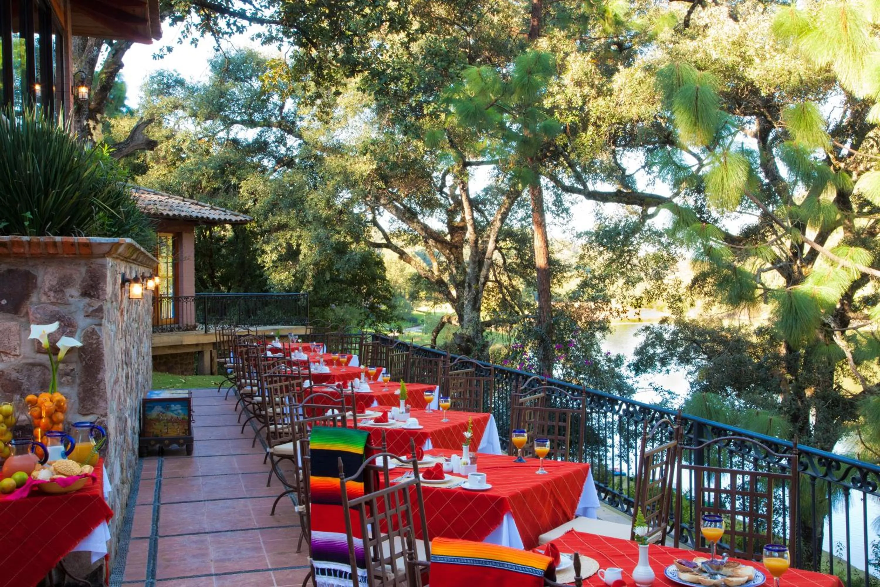 Restaurant/places to eat in Sierra Lago